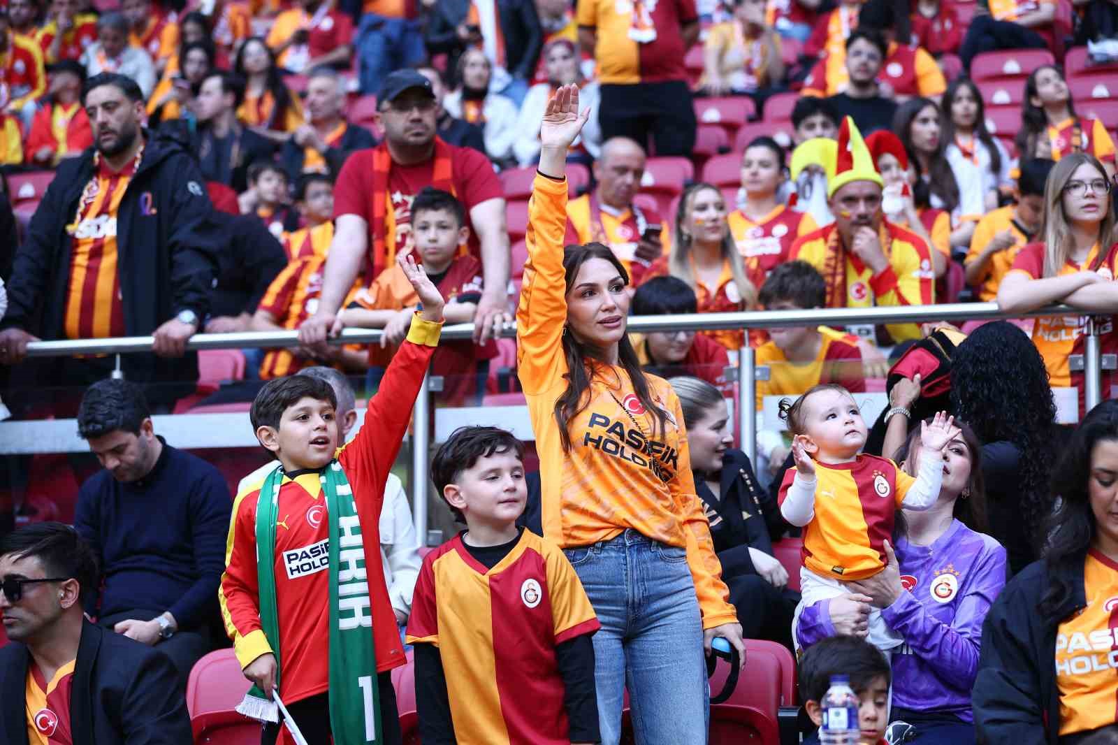 trendyol super lig galatasaray 0 antalyaspor 0 mac devam ediyor 1