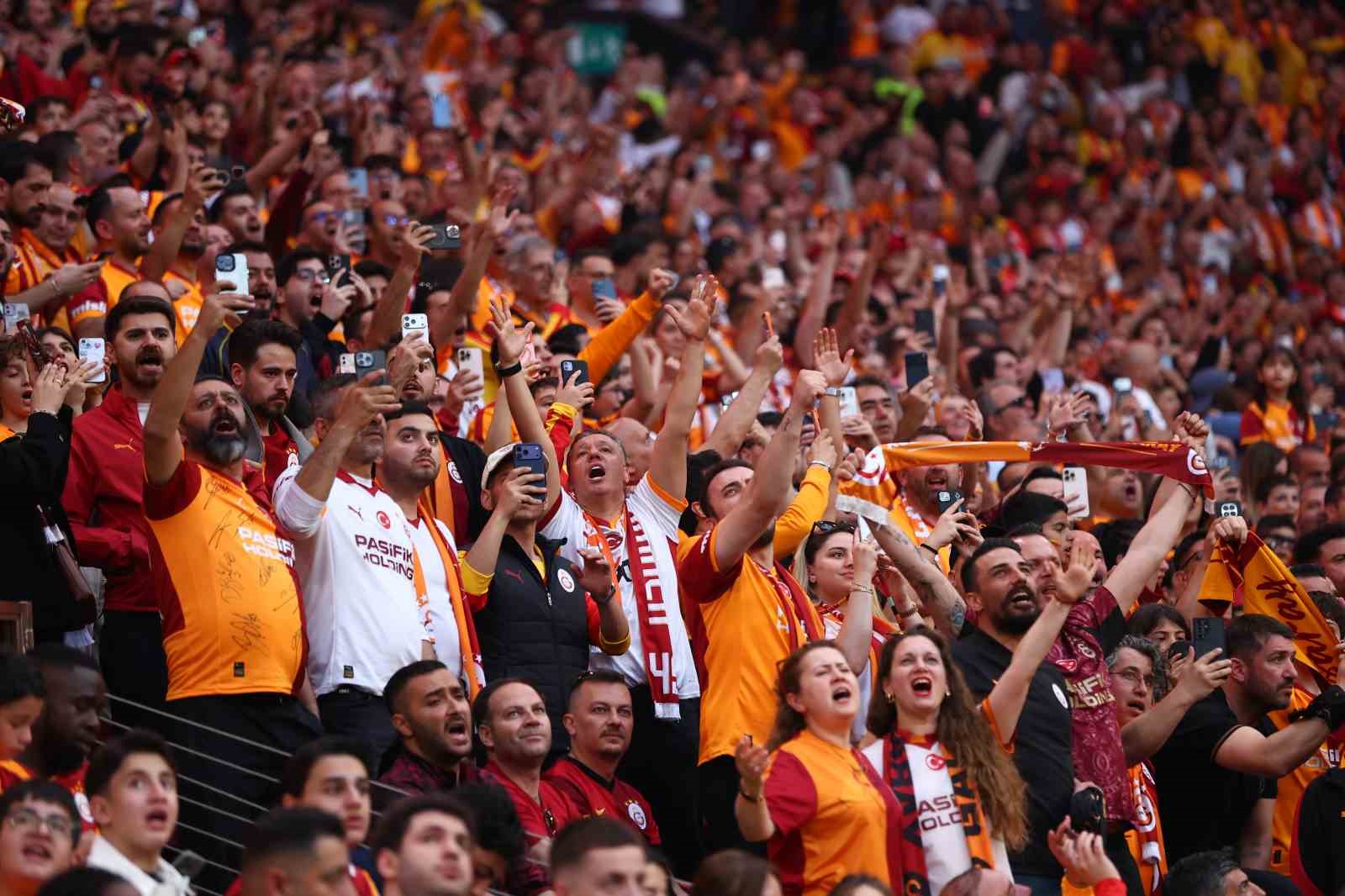 trendyol super lig galatasaray 0 antalyaspor 0 mac devam ediyor 13 ILEVcwb6