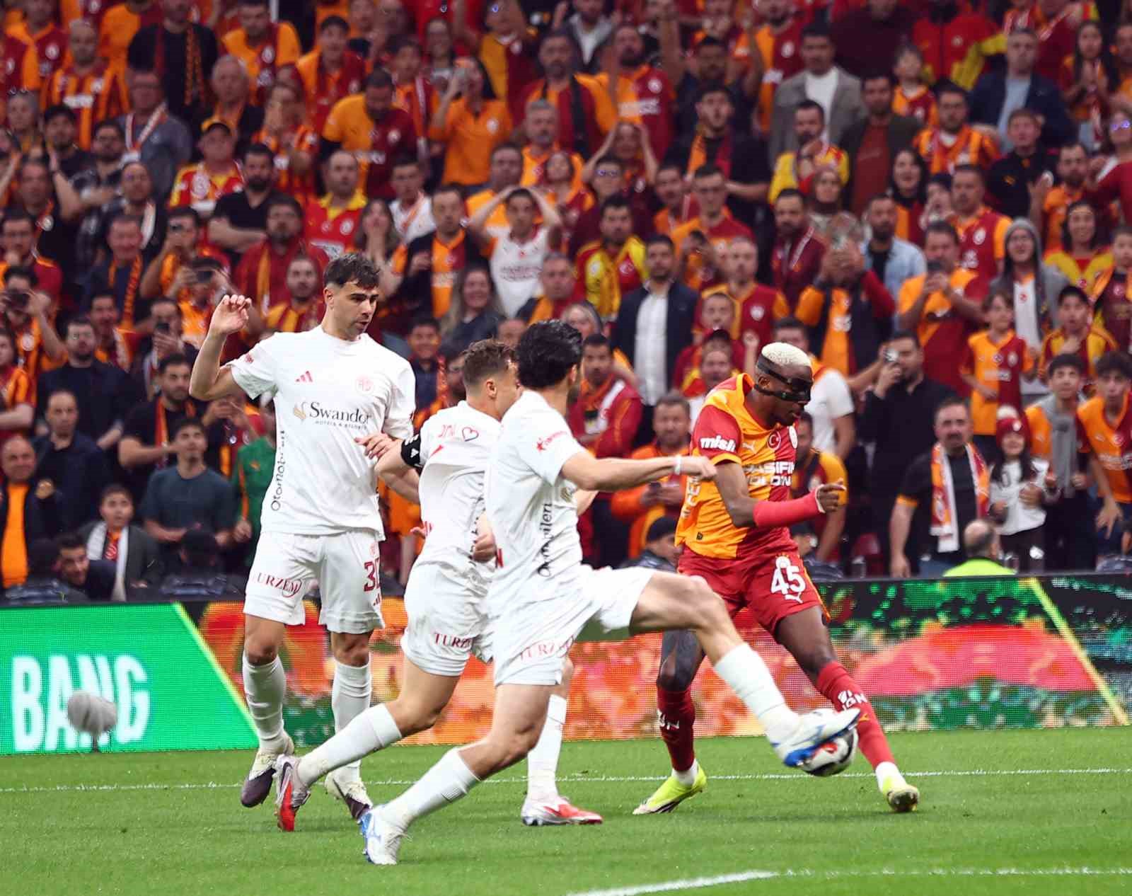 trendyol super lig galatasaray 0 antalyaspor 0 mac devam ediyor 24 DwVpPGap