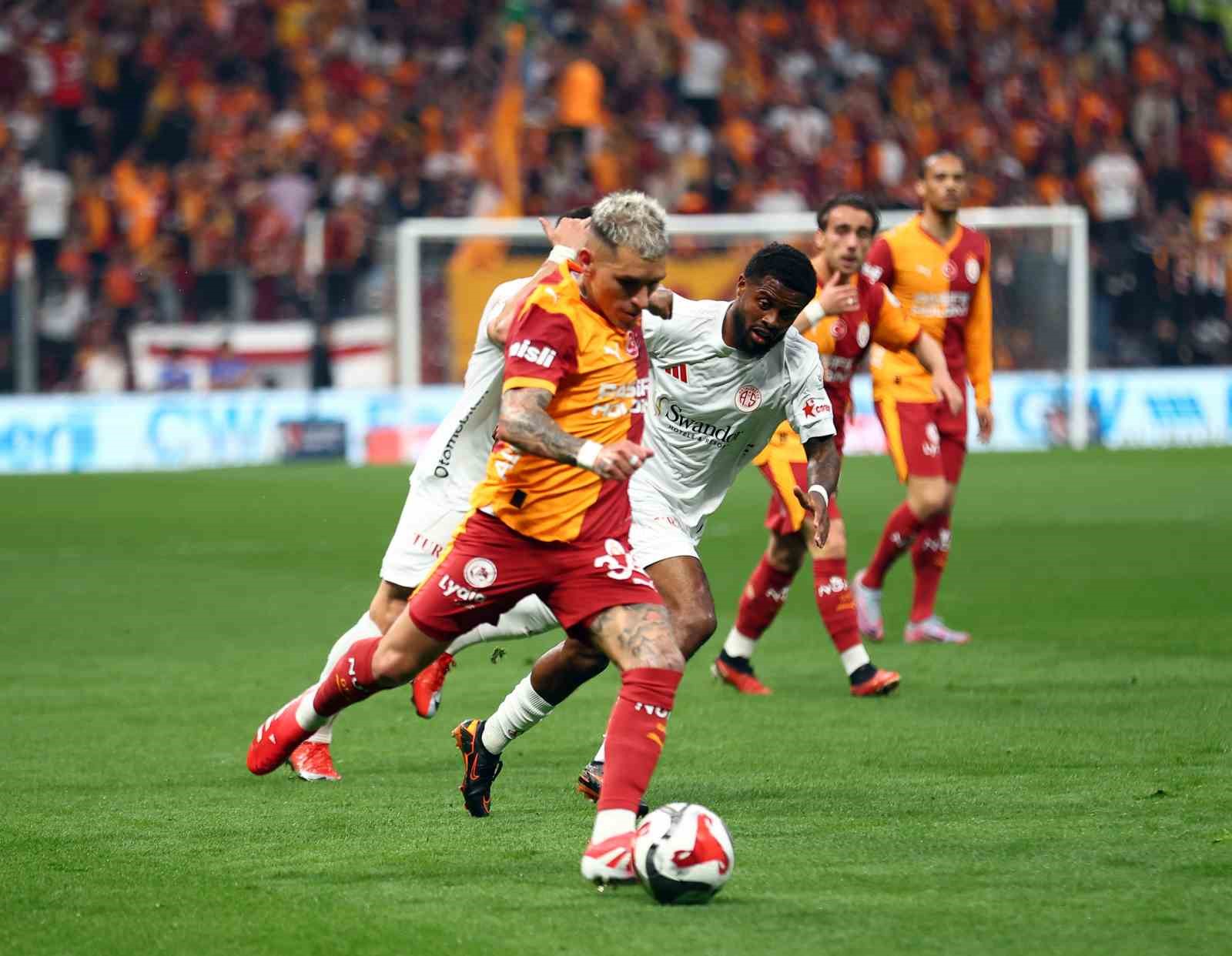 trendyol super lig galatasaray 0 antalyaspor 0 mac devam ediyor 28 phV5Qk9Z