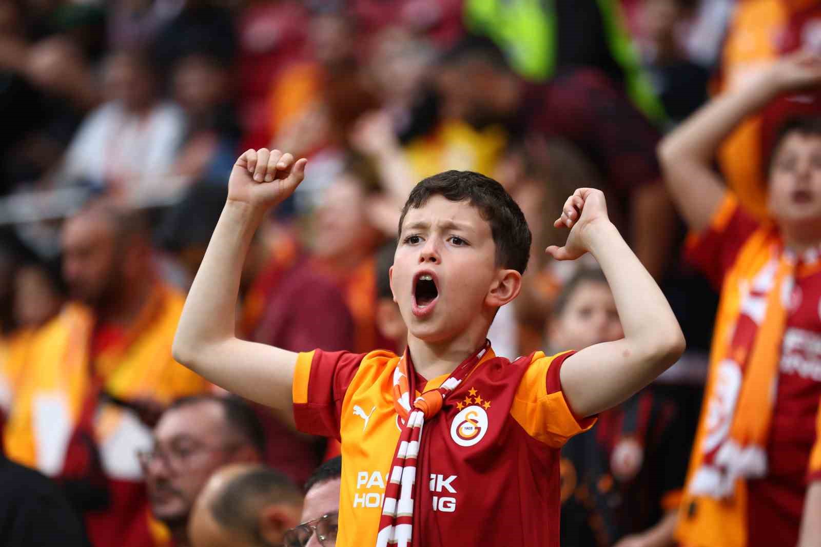 trendyol super lig galatasaray 0 antalyaspor 0 mac devam ediyor 6 YrPOYAFf
