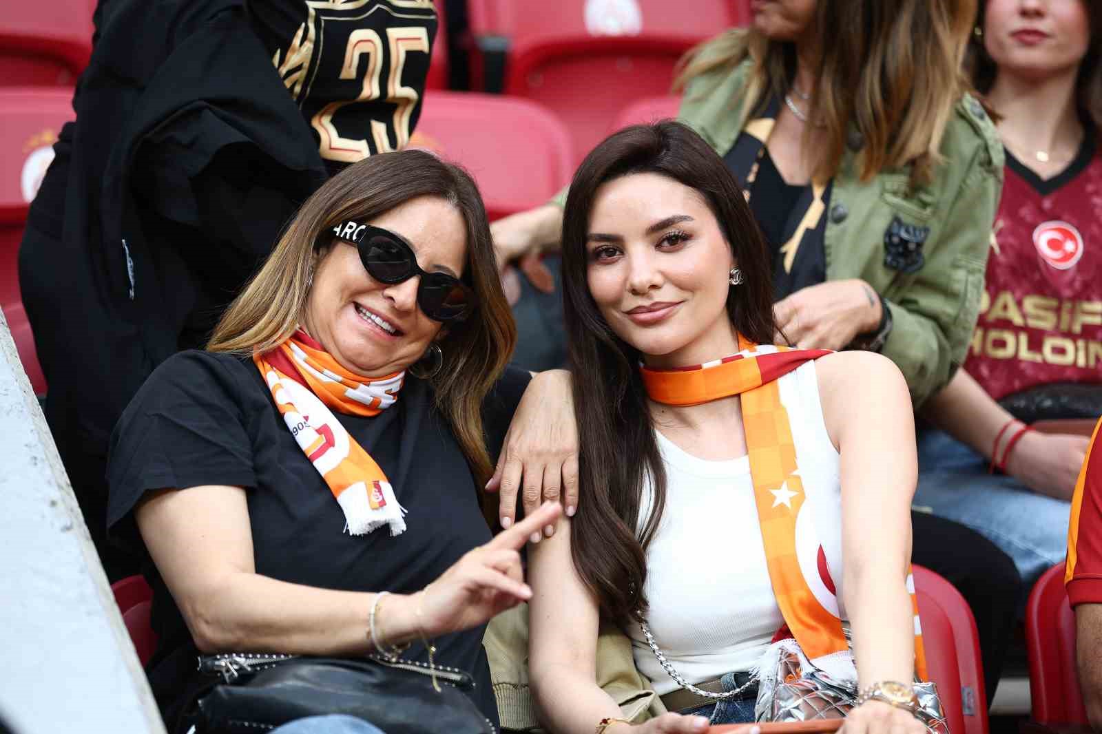 trendyol super lig galatasaray 0 antalyaspor 0 mac devam ediyor 7 UfDMupri