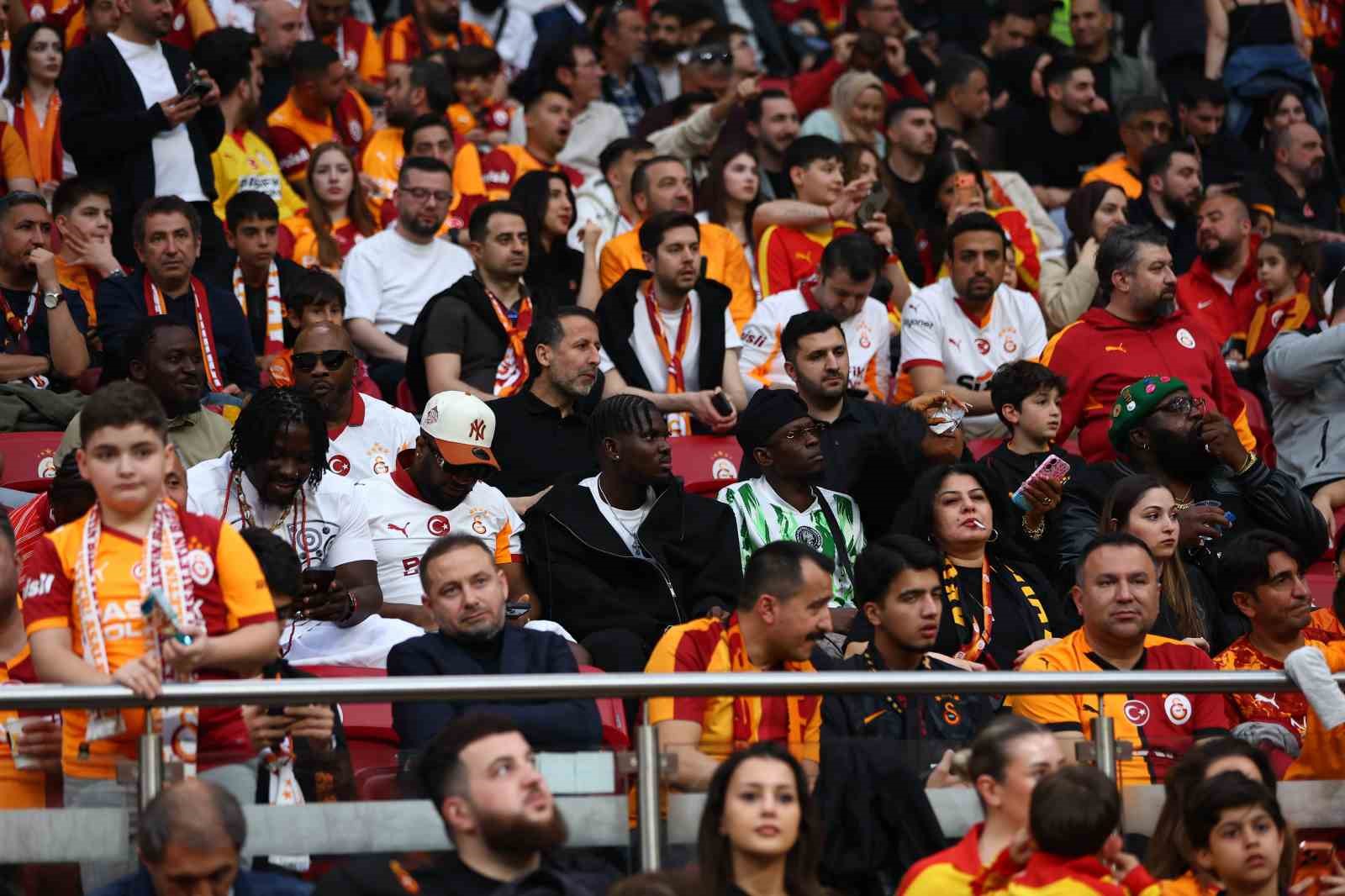 trendyol super lig galatasaray 0 antalyaspor 0 mac devam ediyor 9 beRGcEJQ