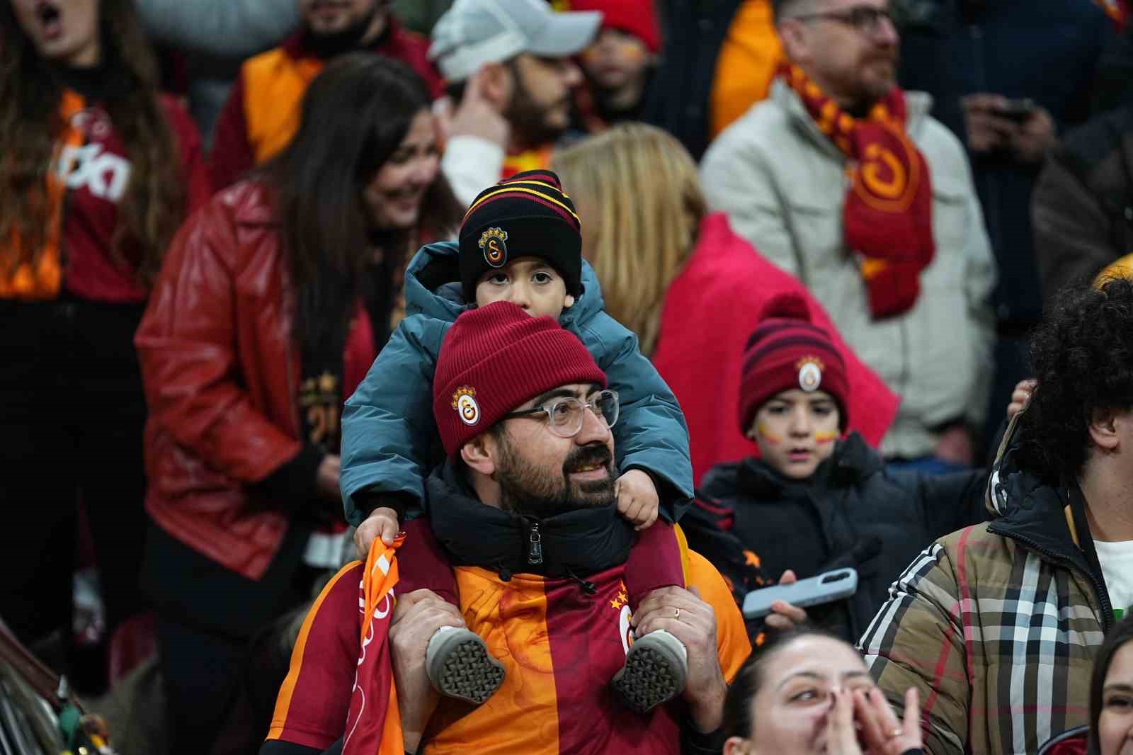 trendyol super lig galatasaray 0 corendon alanyaspor 0 mac devam ediyor 1 vKeSs6gq