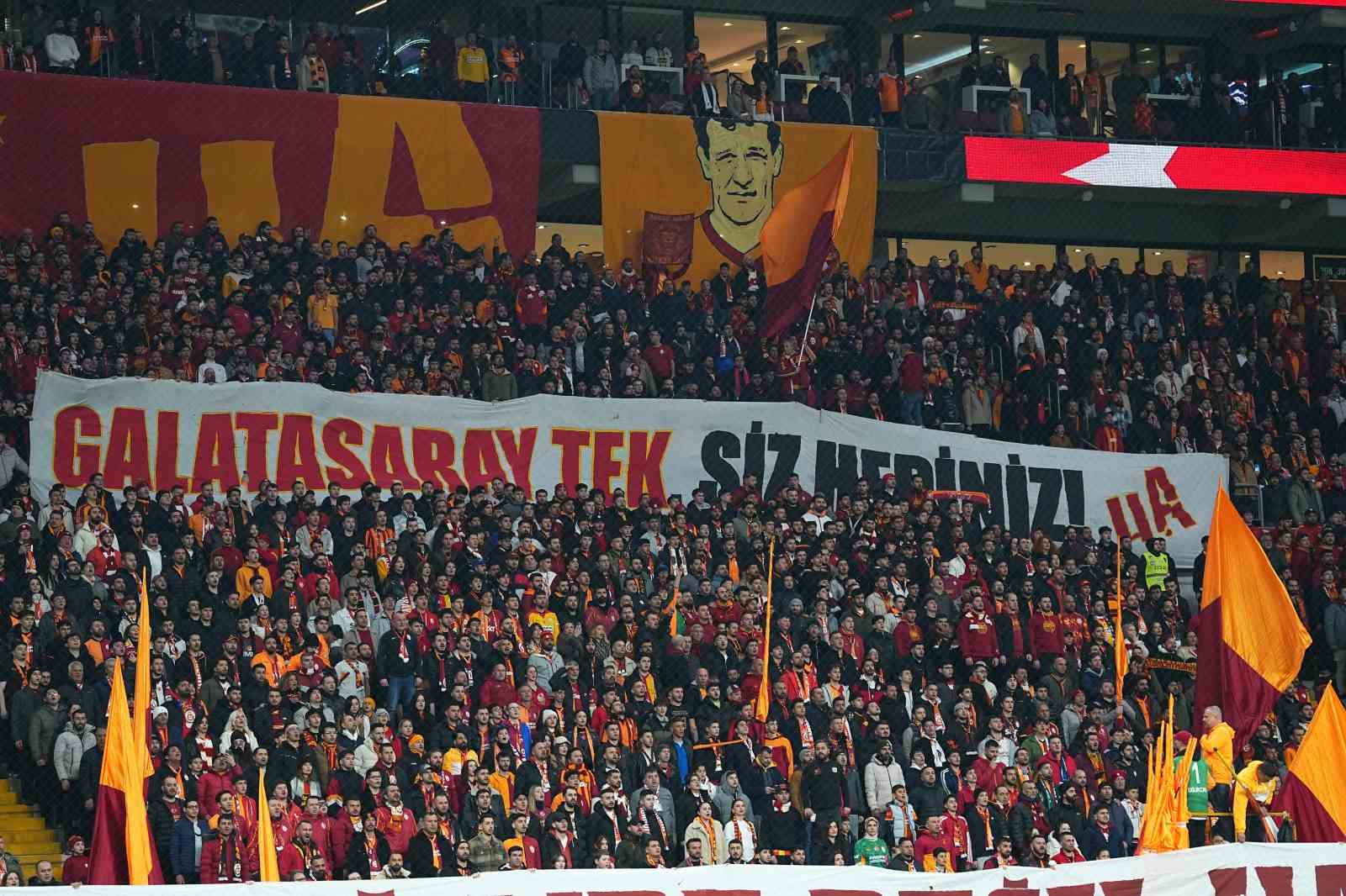 trendyol super lig galatasaray 0 corendon alanyaspor 0 mac devam ediyor 11 ySlsBS5C
