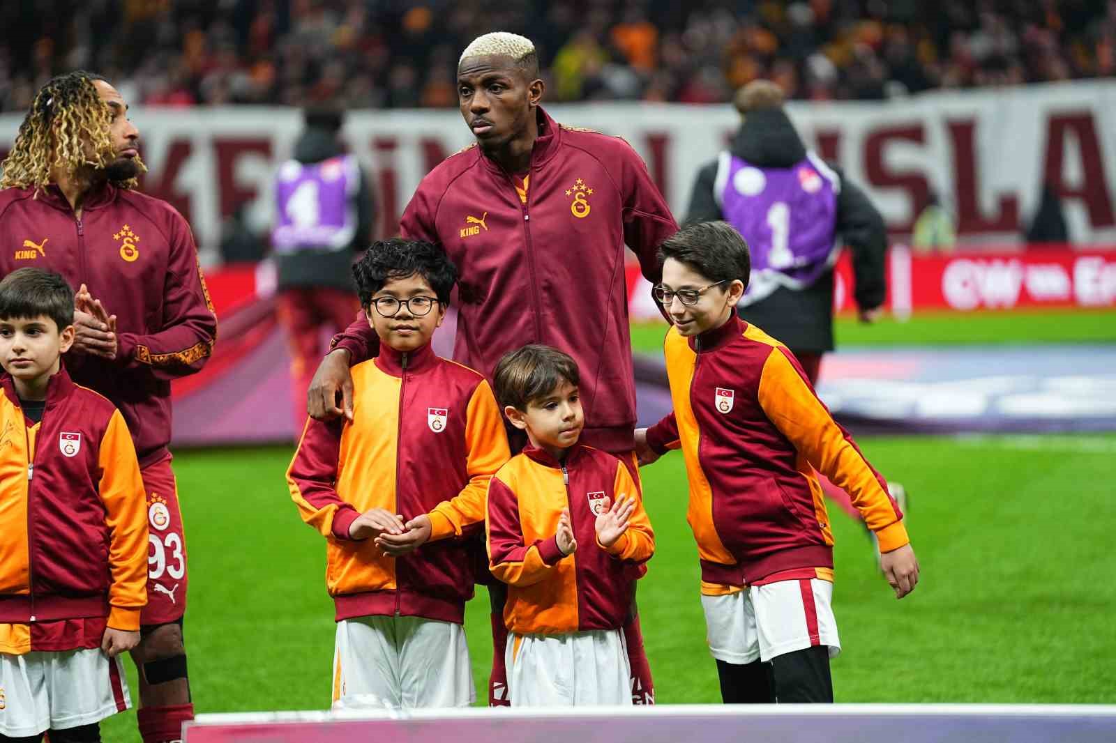 trendyol super lig galatasaray 0 corendon alanyaspor 0 mac devam ediyor 15 FdHKTFnG