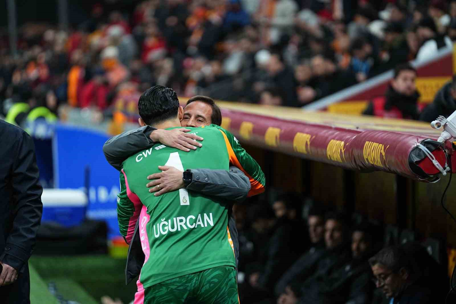 trendyol super lig galatasaray 0 corendon alanyaspor 0 mac devam ediyor 17 Zb98pacU