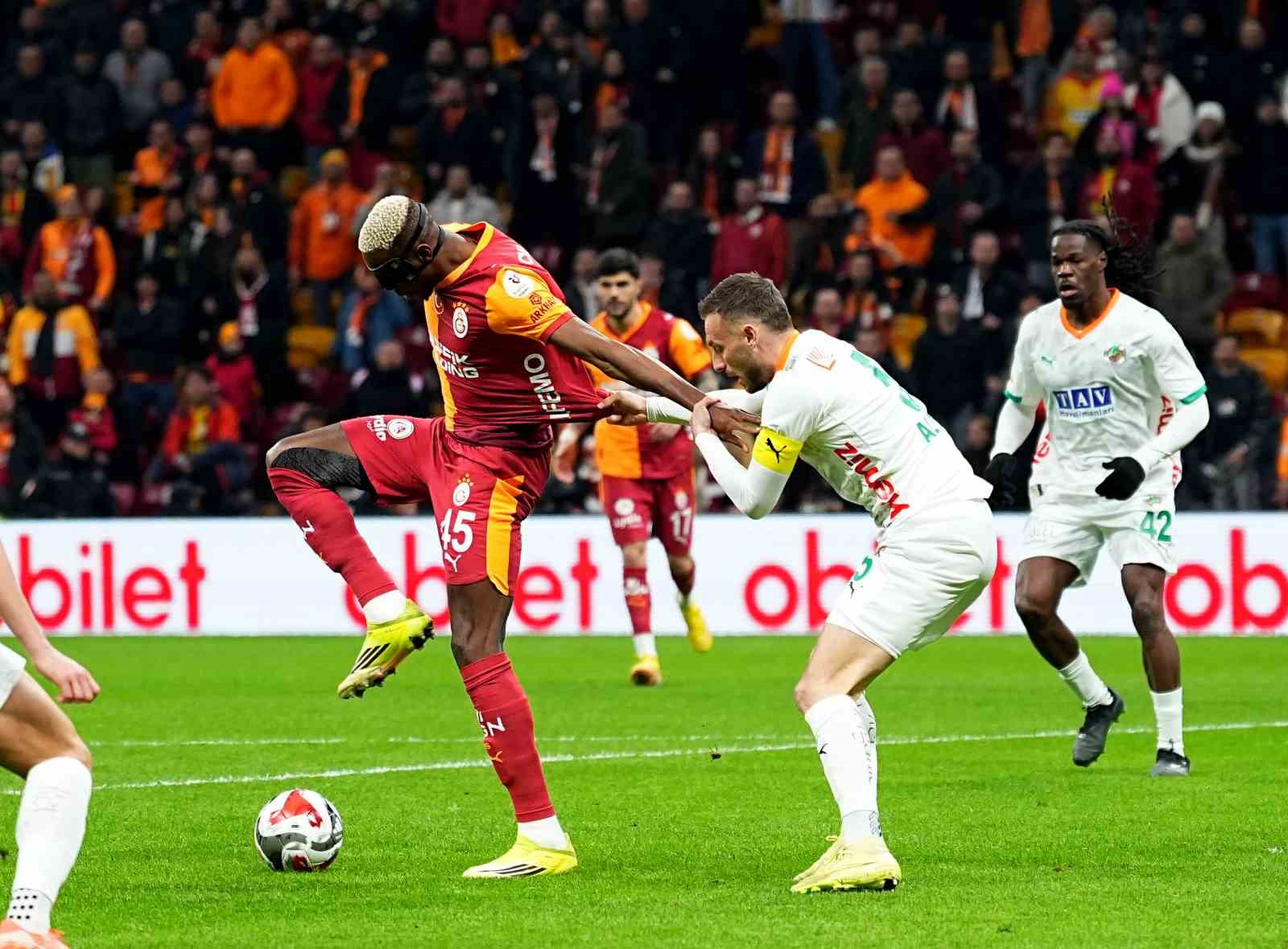 trendyol super lig galatasaray 0 corendon alanyaspor 0 mac devam ediyor 26 VgrUtWMA
