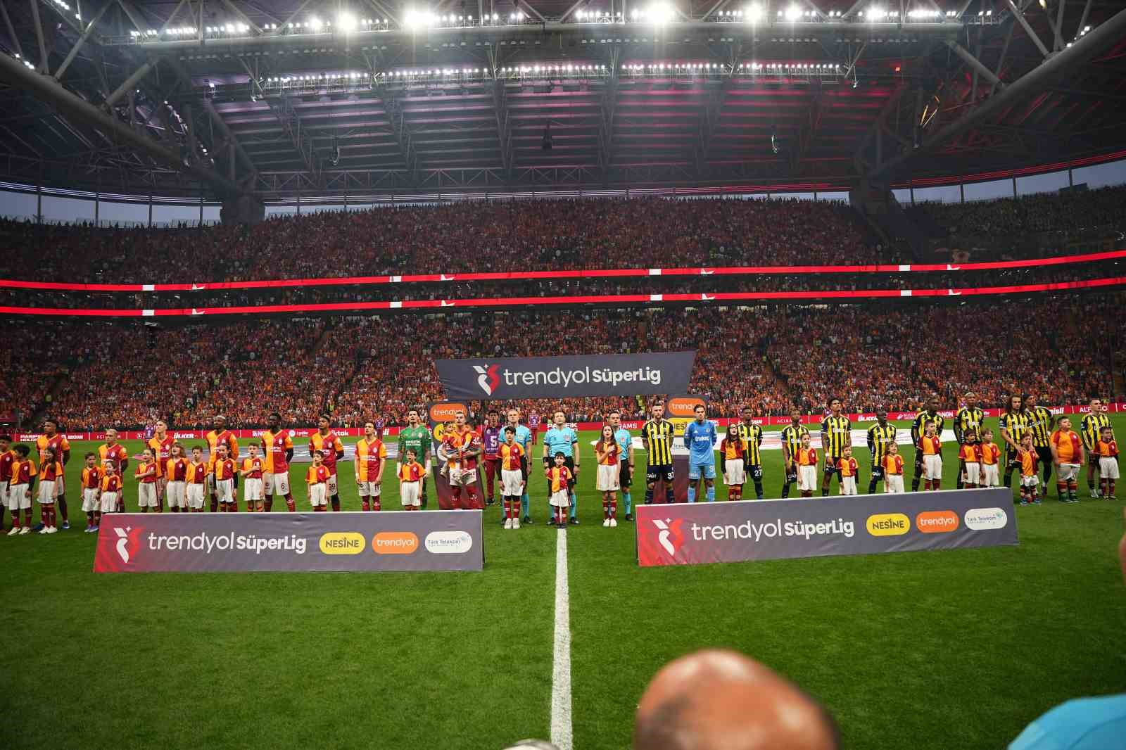 trendyol super lig galatasaray 0 fenerbahce 0 mac devam ediyor 18 JBZmd8DA