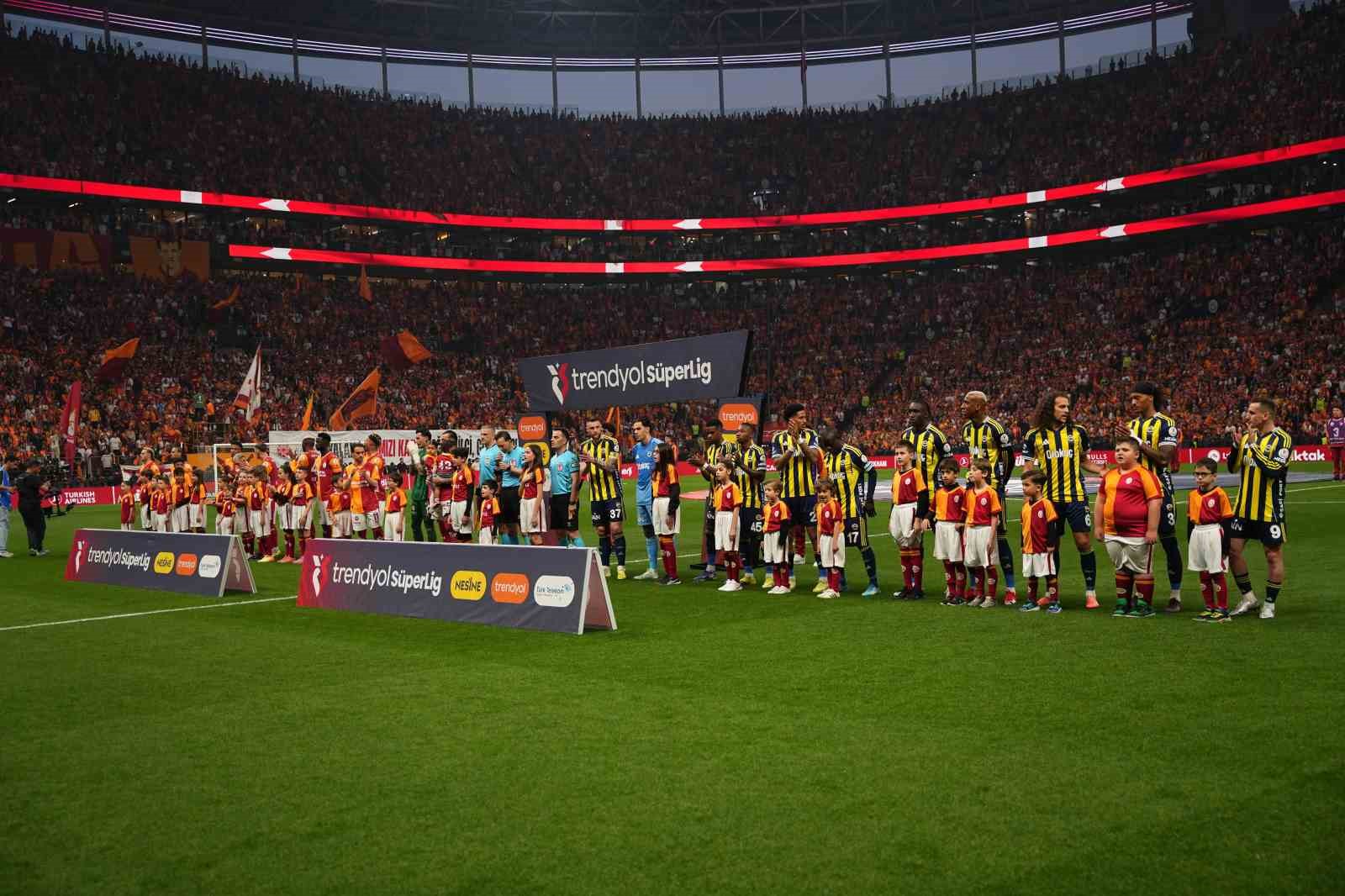 trendyol super lig galatasaray 0 fenerbahce 0 mac devam ediyor 21 nPq4bq9F
