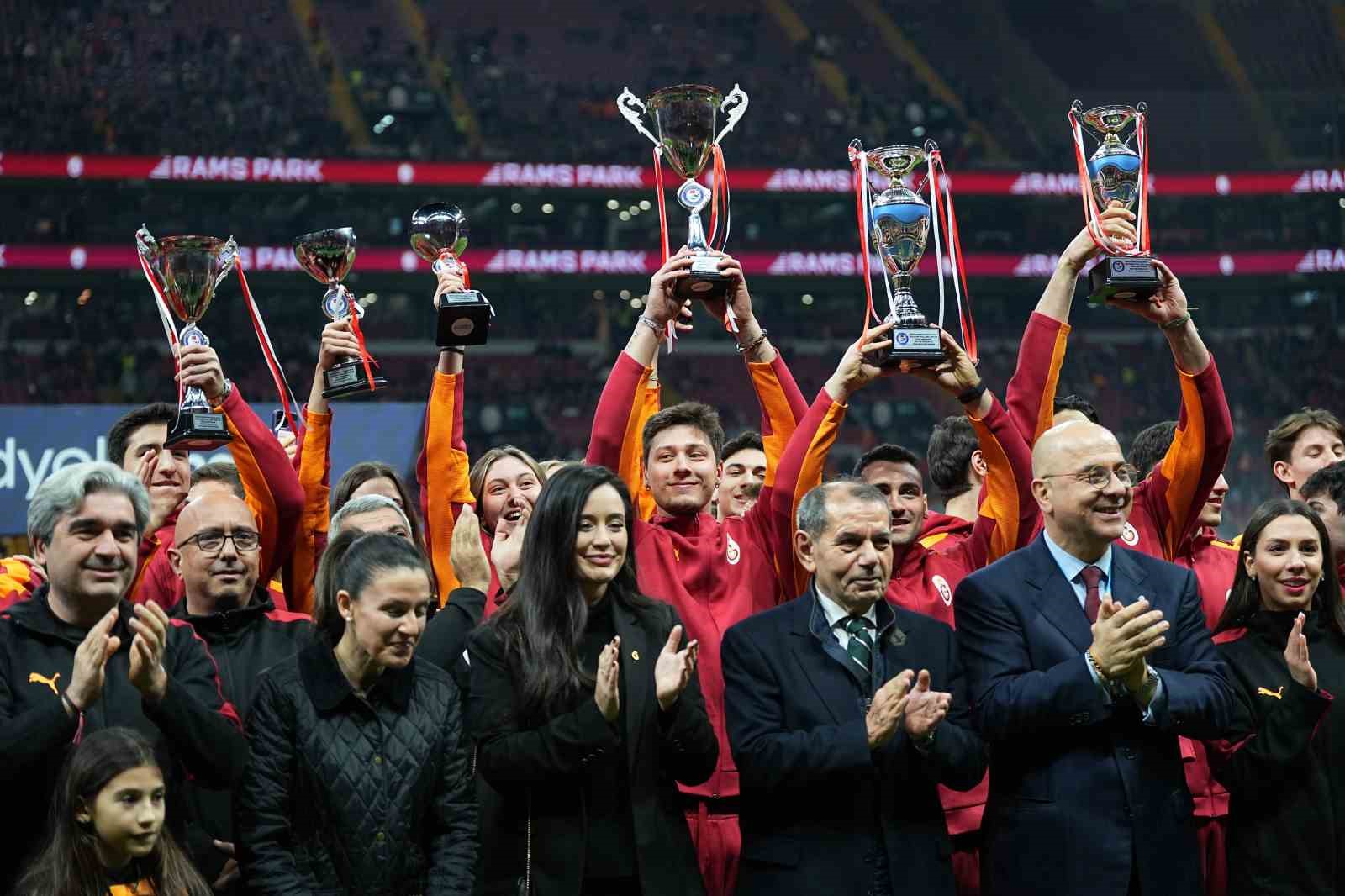trendyol super lig galatasaray 0 gaziantep fk 0 mac devam ediyor 1 DGRuttWj