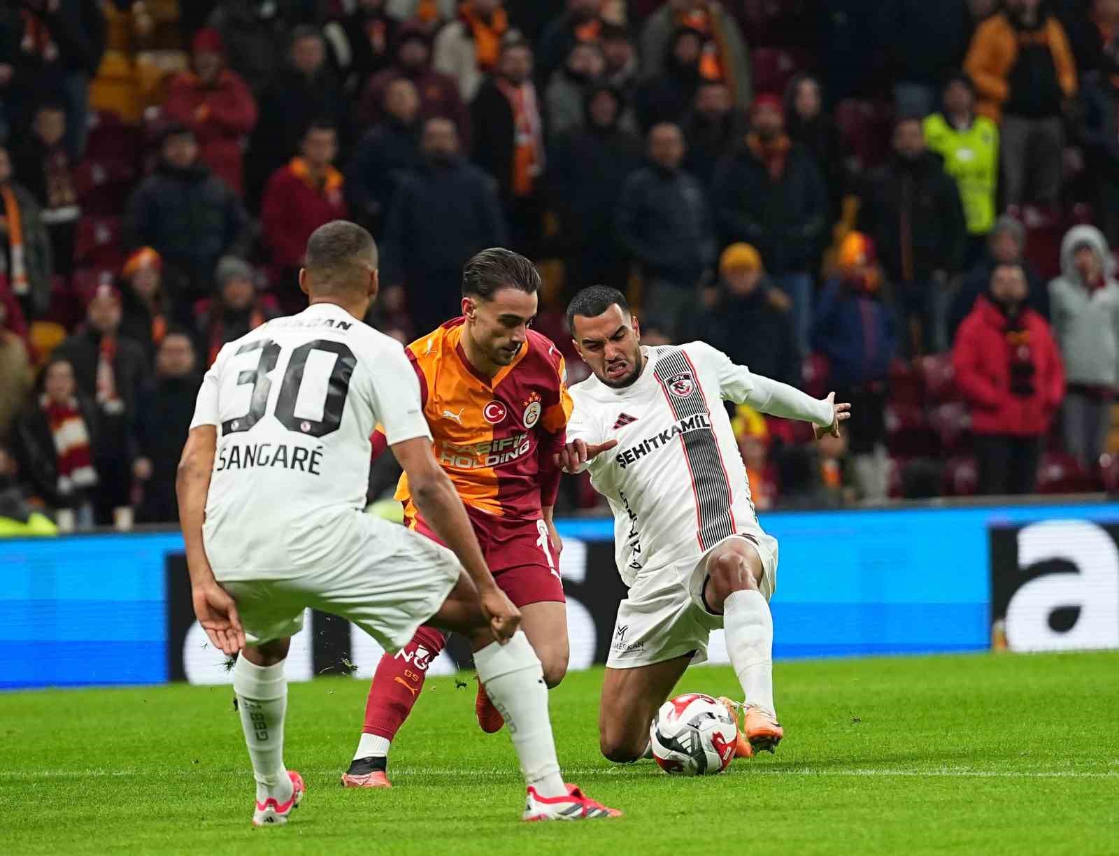 trendyol super lig galatasaray 0 gaziantep fk 0 mac devam ediyor 15 ZUedPJeU