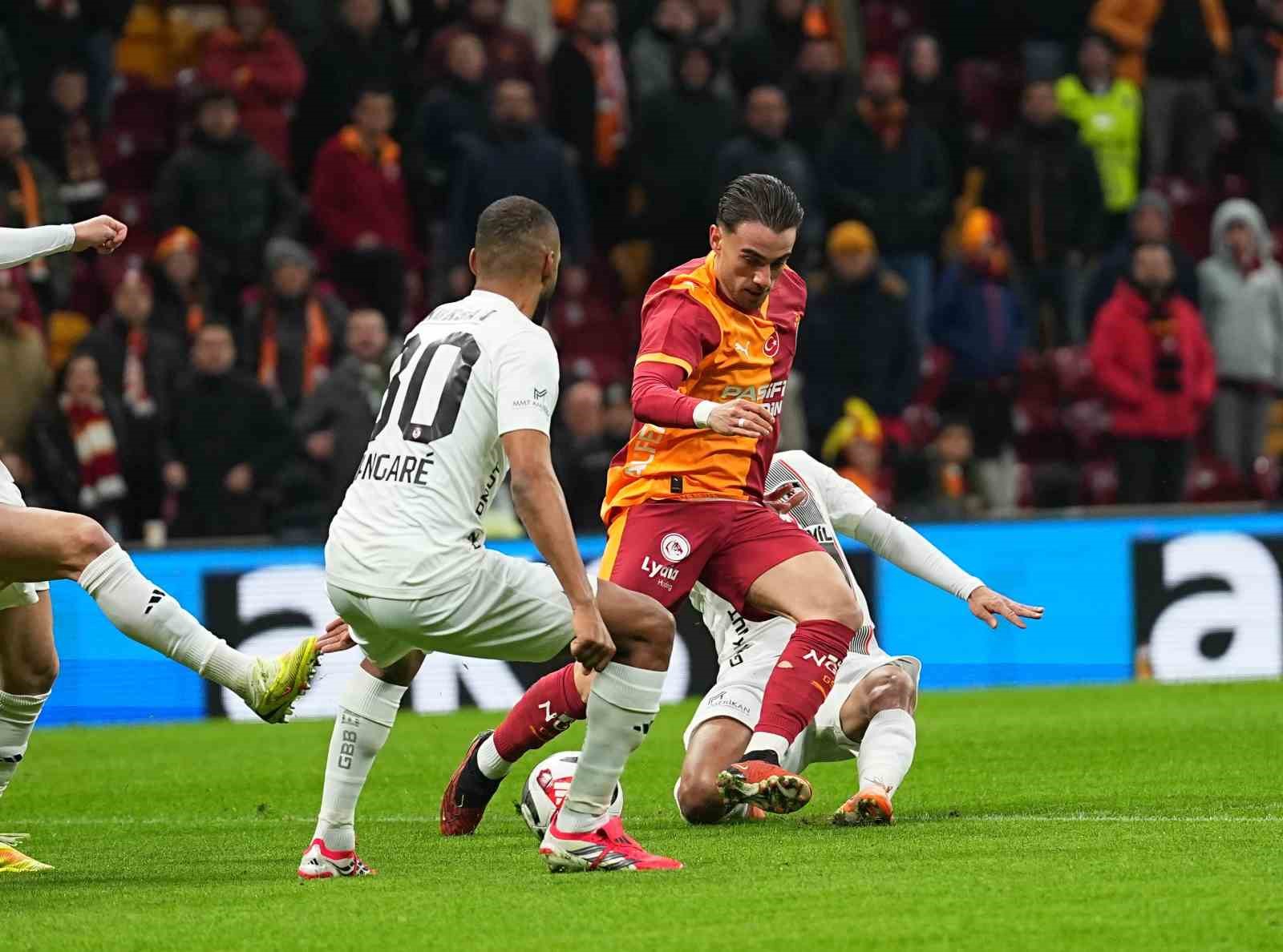 trendyol super lig galatasaray 0 gaziantep fk 0 mac devam ediyor 16 cjUeBghi