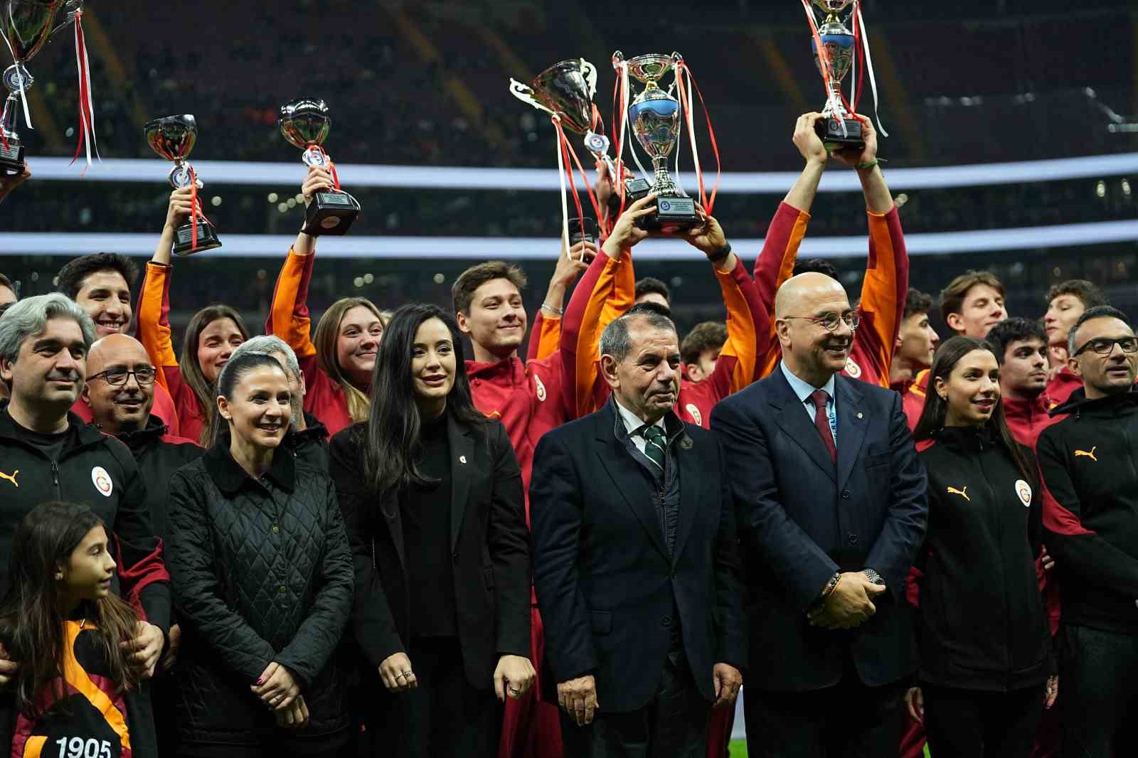 trendyol super lig galatasaray 0 gaziantep fk 0 mac devam ediyor 2 HhvUUB1G