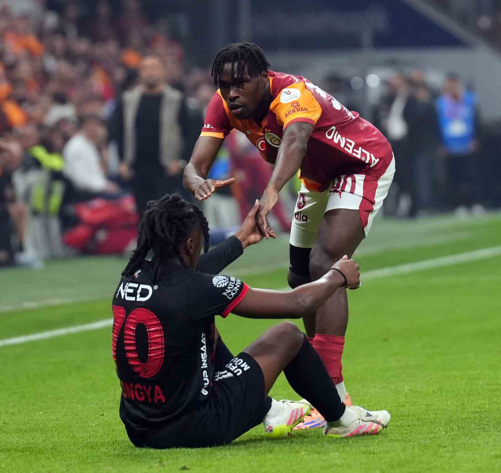trendyol super lig galatasaray 0 genclerbirligi 1 ilk yari 14 IRk5i1TX