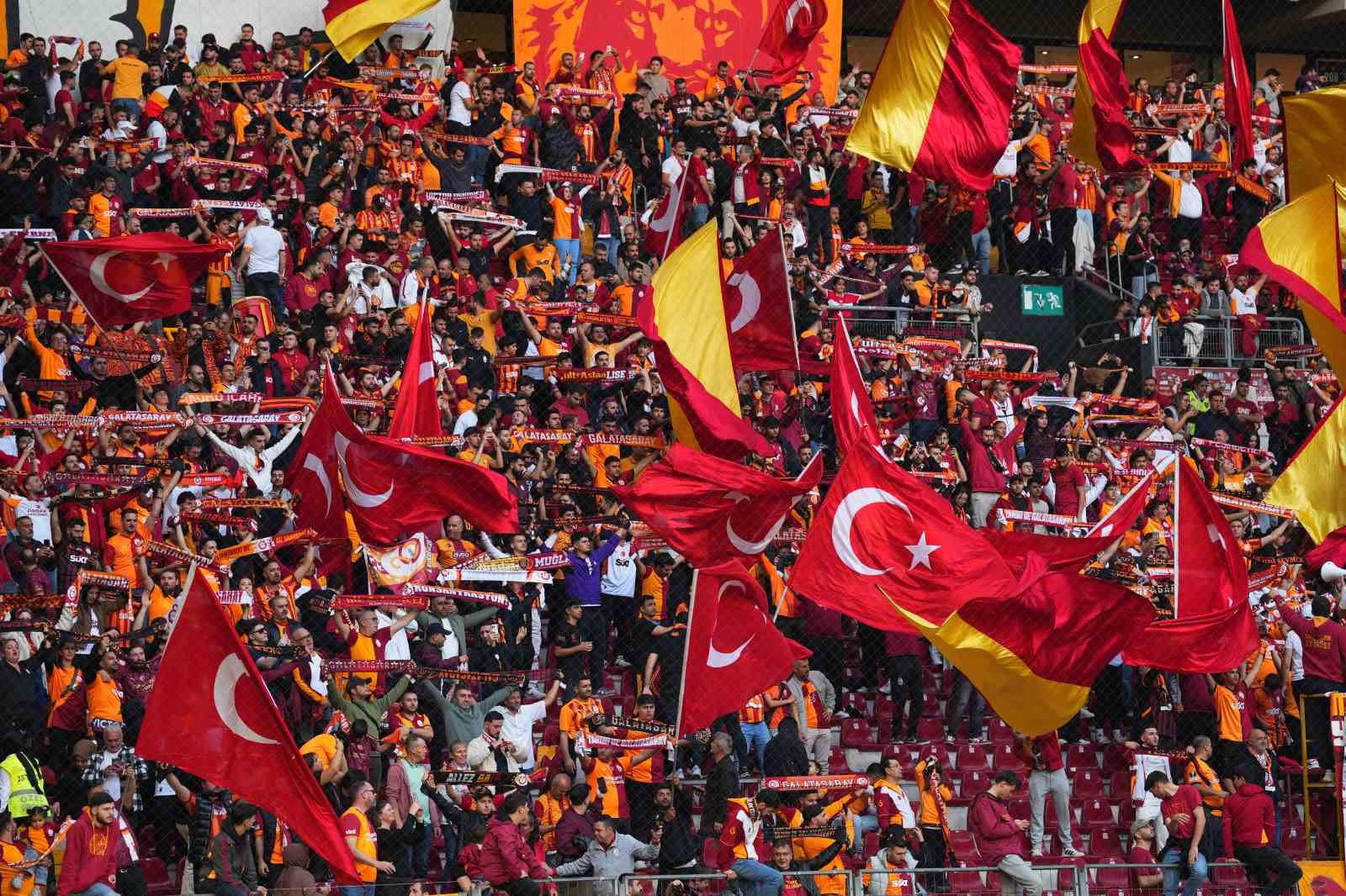 trendyol super lig galatasaray 0 goztepe 1 mac devam ediyor 1