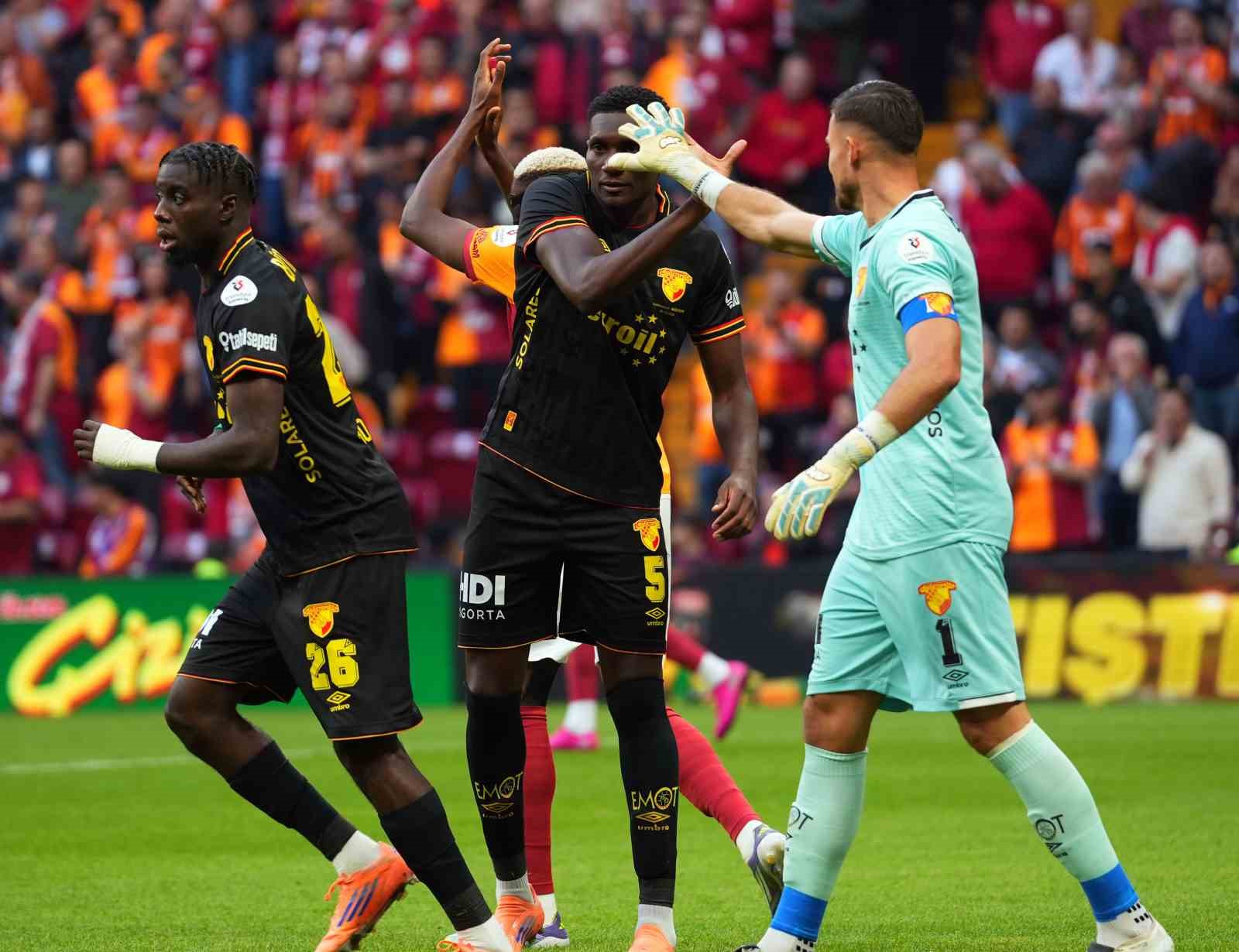 trendyol super lig galatasaray 0 goztepe 1 mac devam ediyor 10 VUv2BuM2