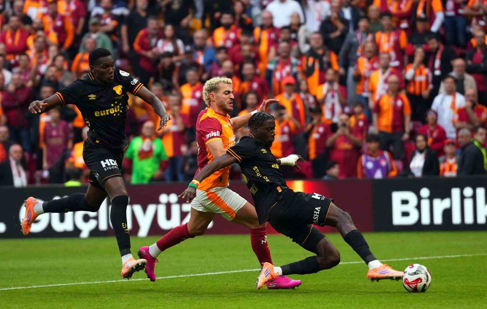 trendyol super lig galatasaray 0 goztepe 1 mac devam ediyor 13 QuVLJSOY