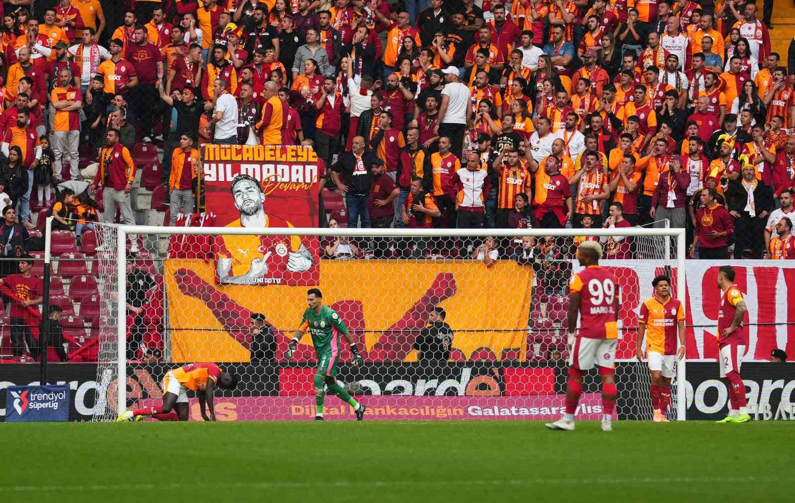 trendyol super lig galatasaray 0 goztepe 1 mac devam ediyor 18 8uaQI8dh