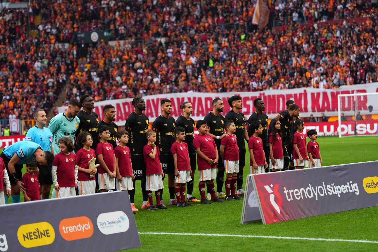 trendyol super lig galatasaray 0 goztepe 1 mac devam ediyor 3 ZQNl4fWP