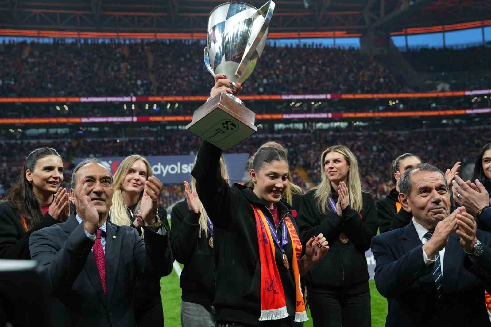 trendyol super lig galatasaray 0 kocaelispor 0 mac devam ediyor 3 CBHV75L5
