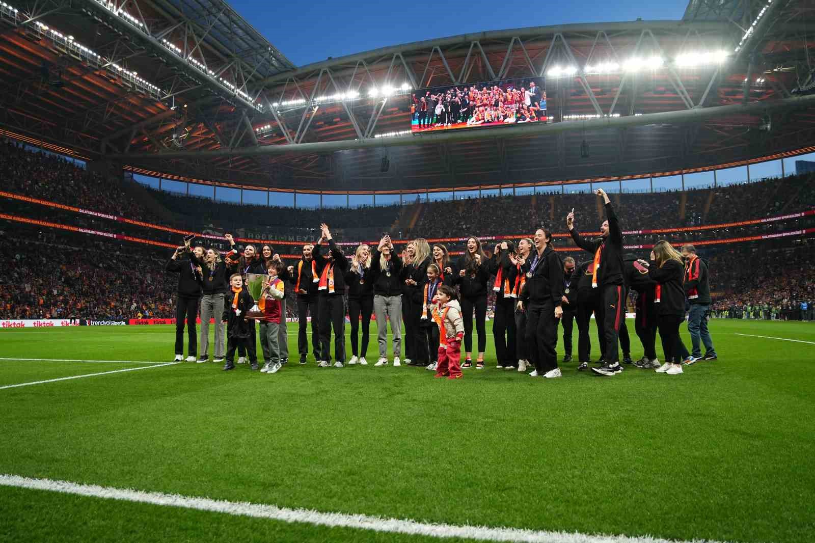 trendyol super lig galatasaray 0 kocaelispor 0 mac devam ediyor 6 vpTsFQbJ