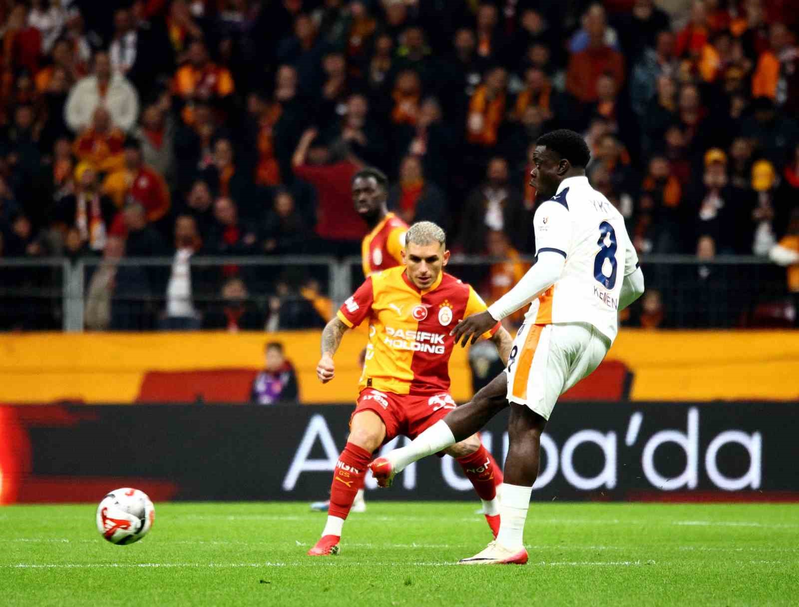 trendyol super lig galatasaray 0 rams basaksehir 0 mac devam ediyor 0 4KPP1T3G