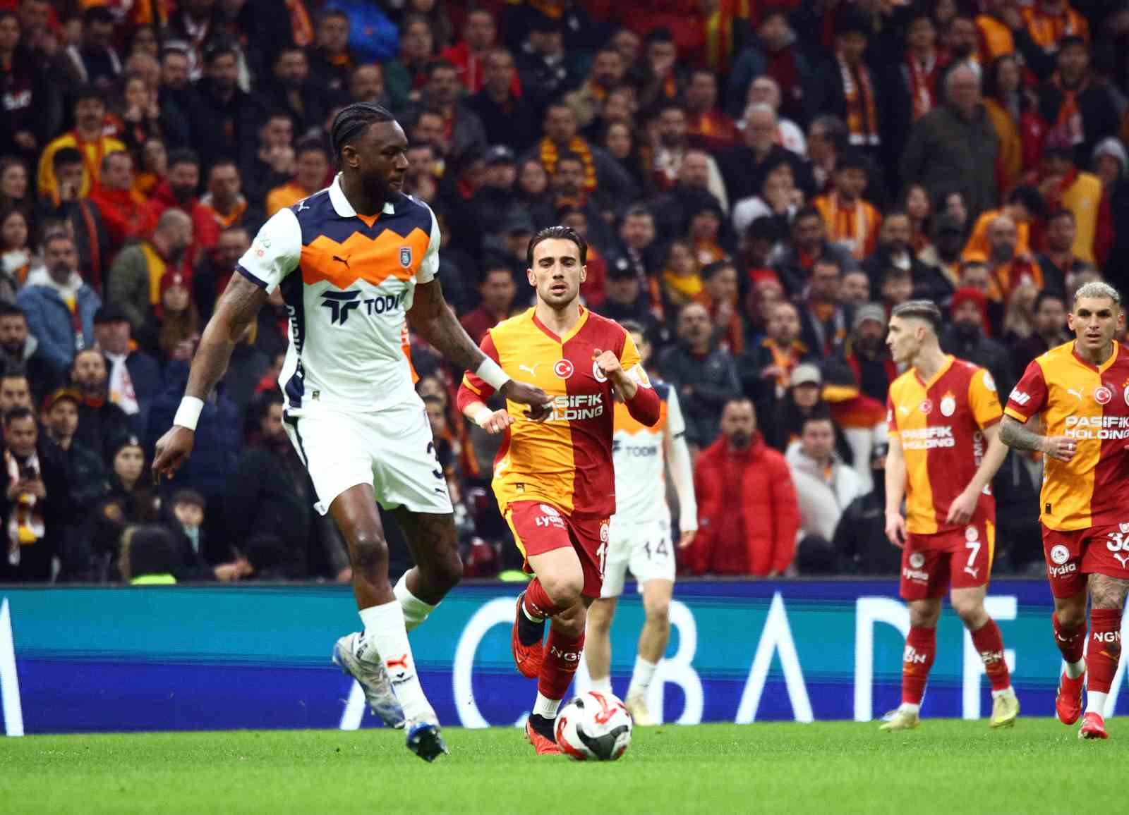 trendyol super lig galatasaray 0 rams basaksehir 0 mac devam ediyor 1 aeFEDjfH