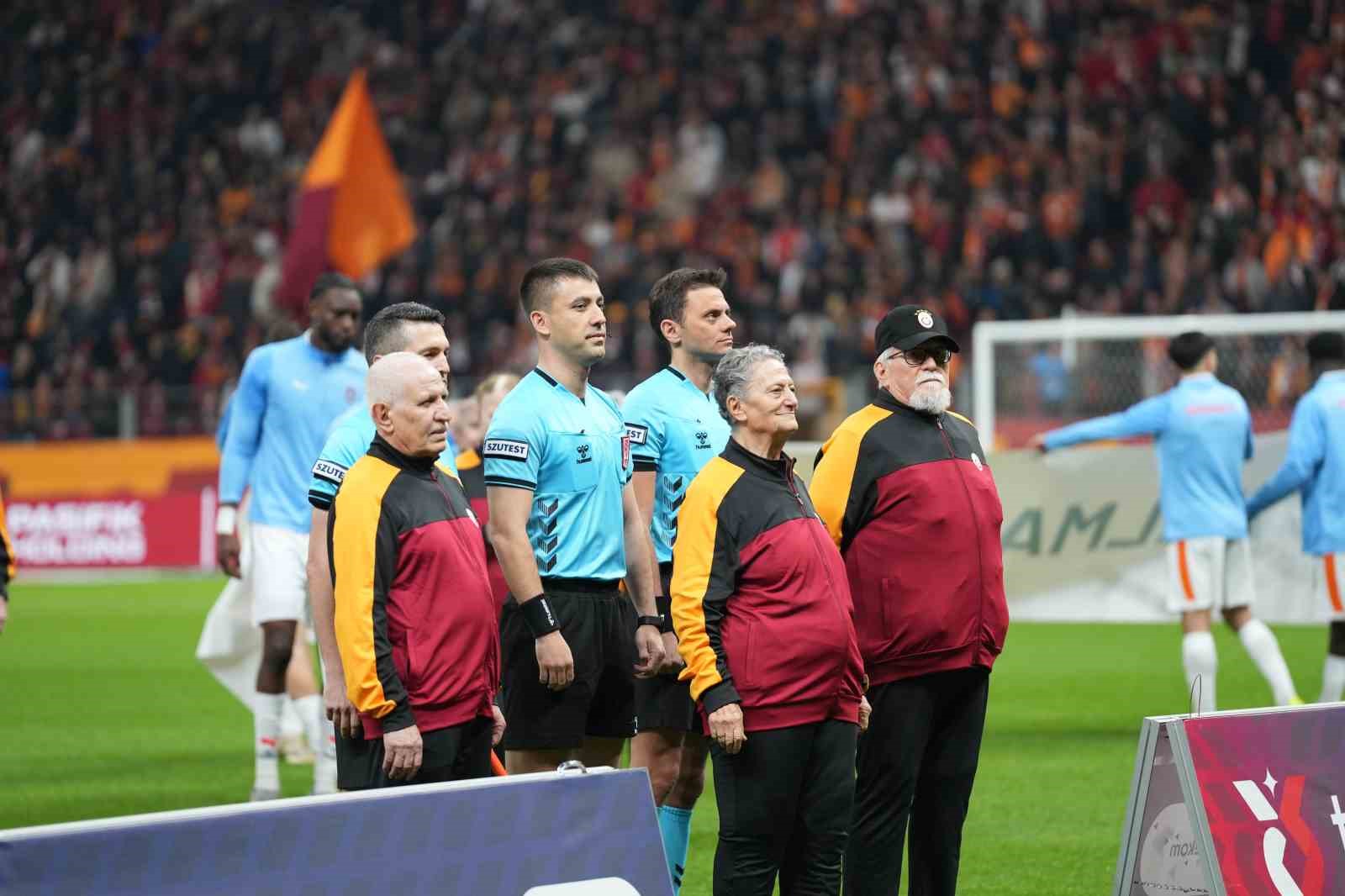 trendyol super lig galatasaray 0 rams basaksehir 0 mac devam ediyor 15 EJ3Ykztt