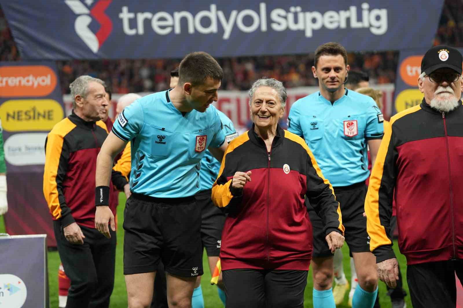 trendyol super lig galatasaray 0 rams basaksehir 0 mac devam ediyor 18