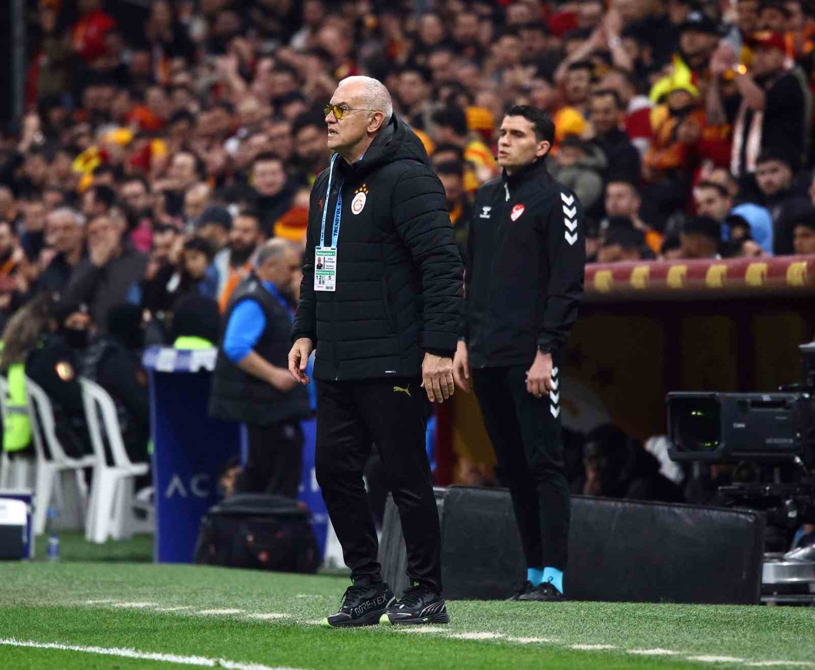 trendyol super lig galatasaray 0 rams basaksehir 0 mac devam ediyor 3 6vIjedlT