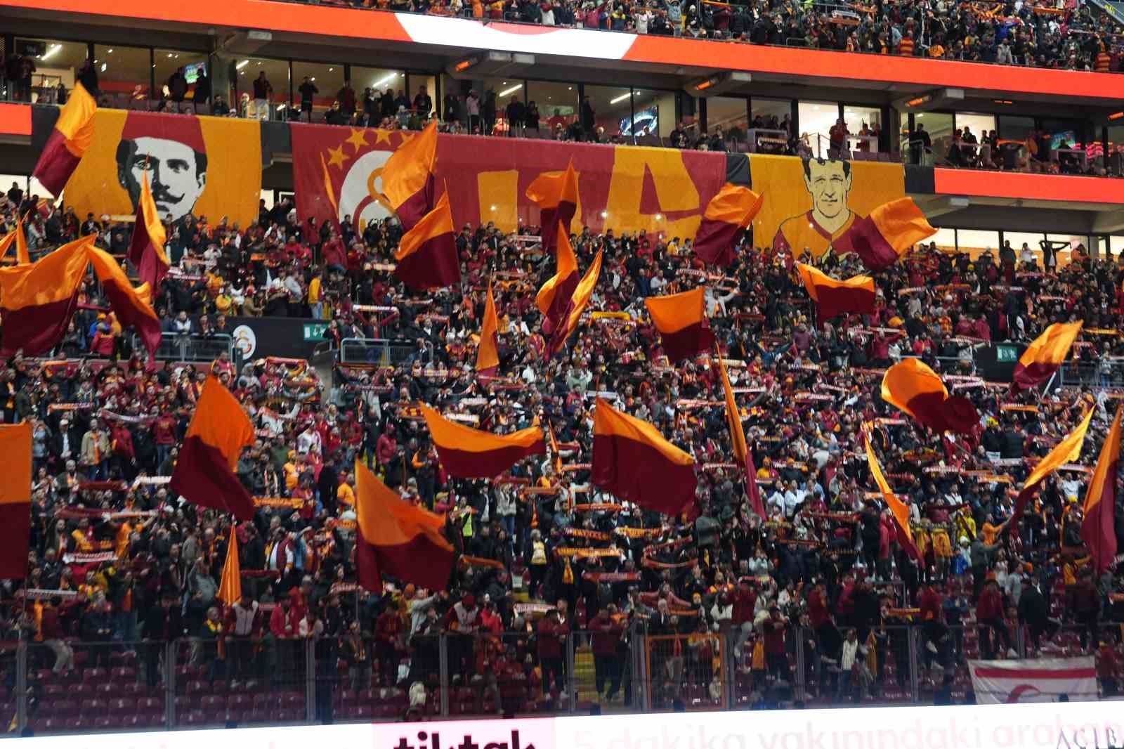 trendyol super lig galatasaray 0 rams basaksehir 0 mac devam ediyor 7