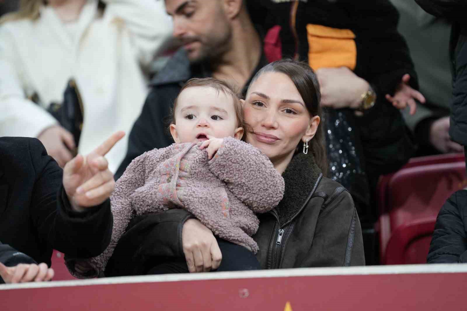trendyol super lig galatasaray 0 rams basaksehir 0 mac devam ediyor 9 JL7qYlKf