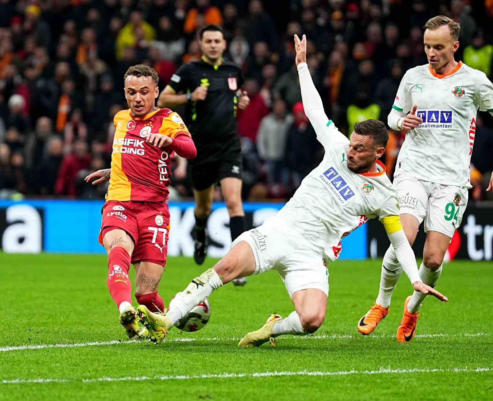 trendyol super lig galatasaray 1 corendon alanyaspor 0 ilk yari 13 PFVpuKfv