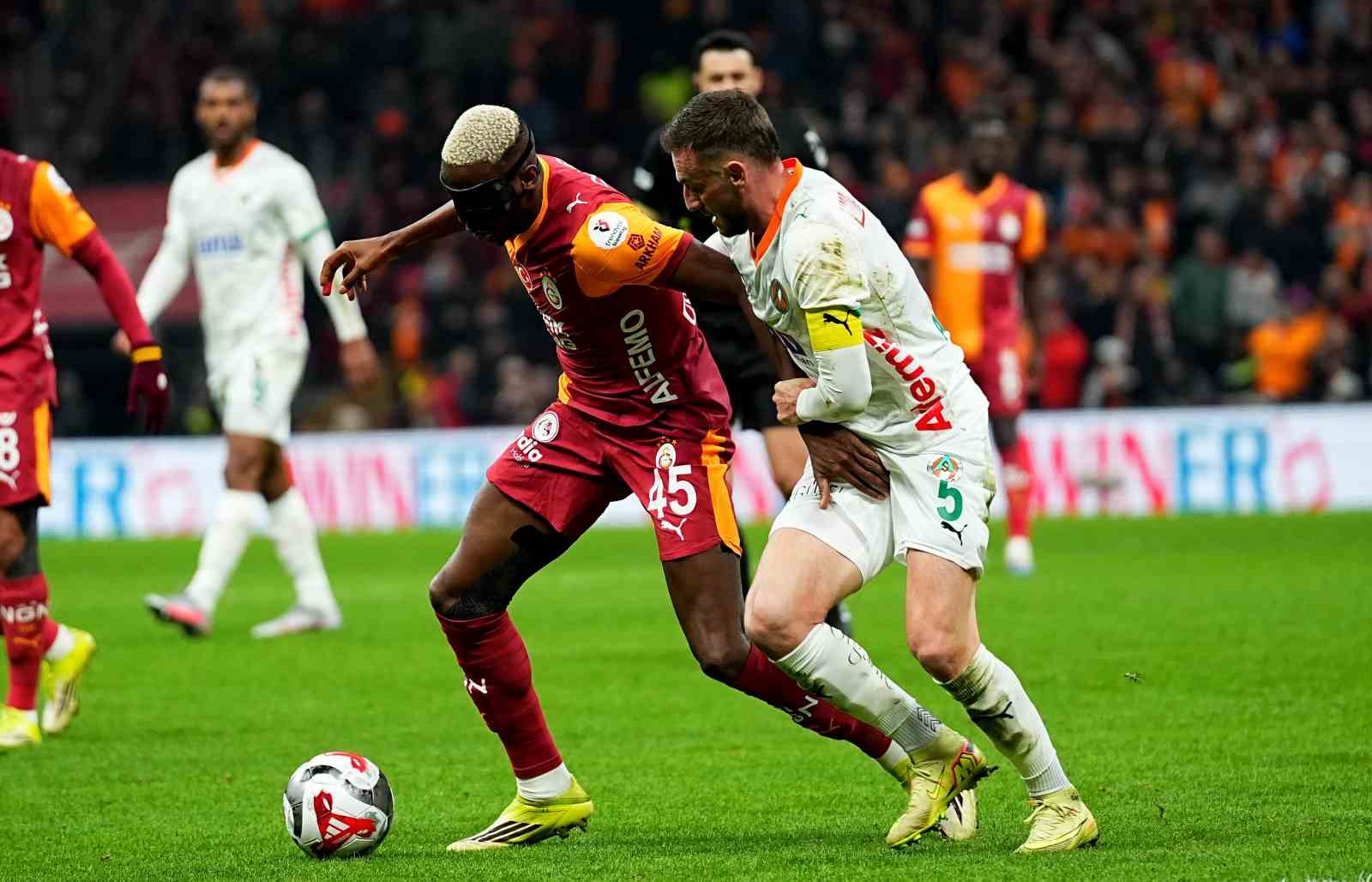 trendyol super lig galatasaray 1 corendon alanyaspor 0 ilk yari 17 cNwluItu