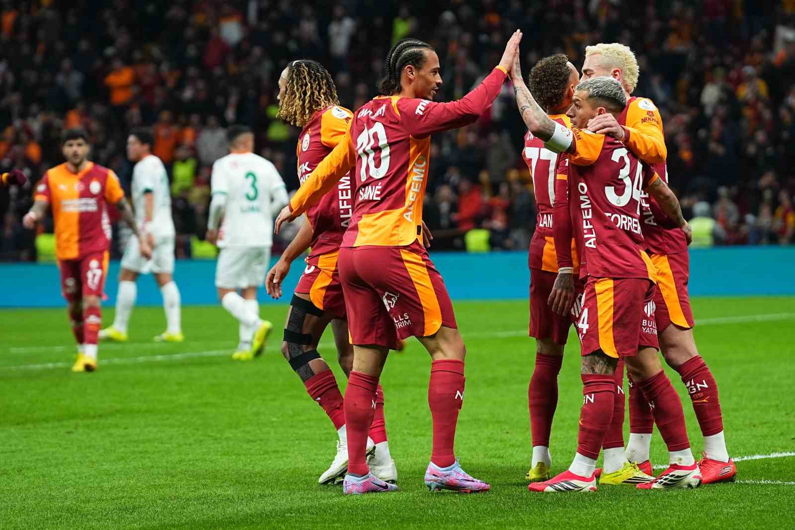 trendyol super lig galatasaray 1 corendon alanyaspor 0 ilk yari 8 FXmqcLcZ