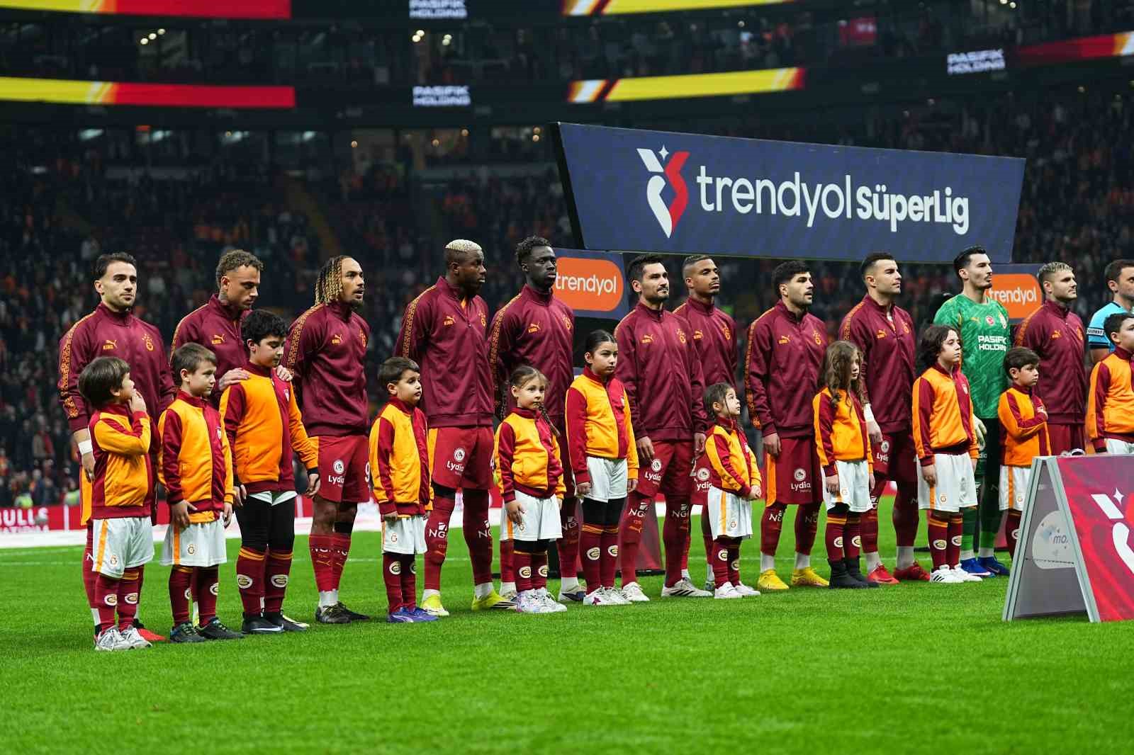trendyol super lig galatasaray 1 eyupspor 0 mac devam ediyor 10 vEU3afD9