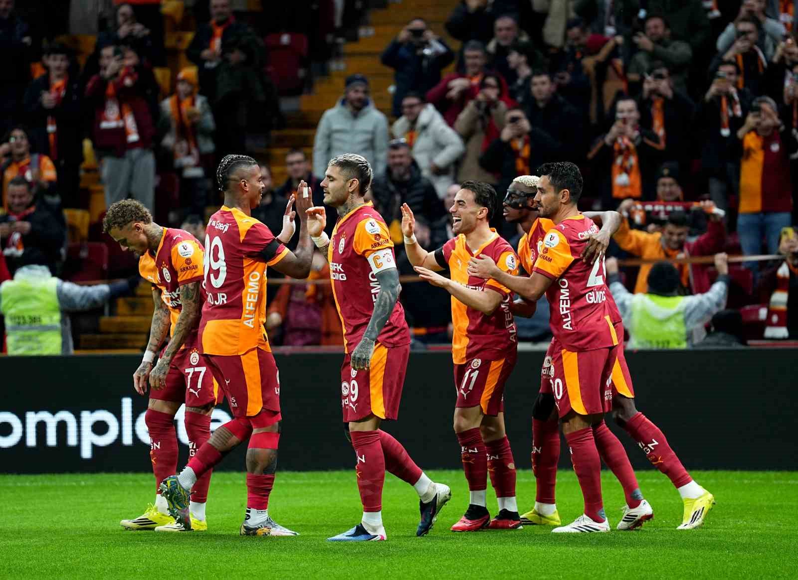 trendyol super lig galatasaray 1 eyupspor 0 mac devam ediyor 14 AG3rfzT5