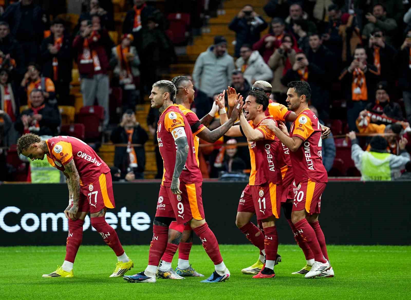 trendyol super lig galatasaray 1 eyupspor 0 mac devam ediyor 15 829Vdsay