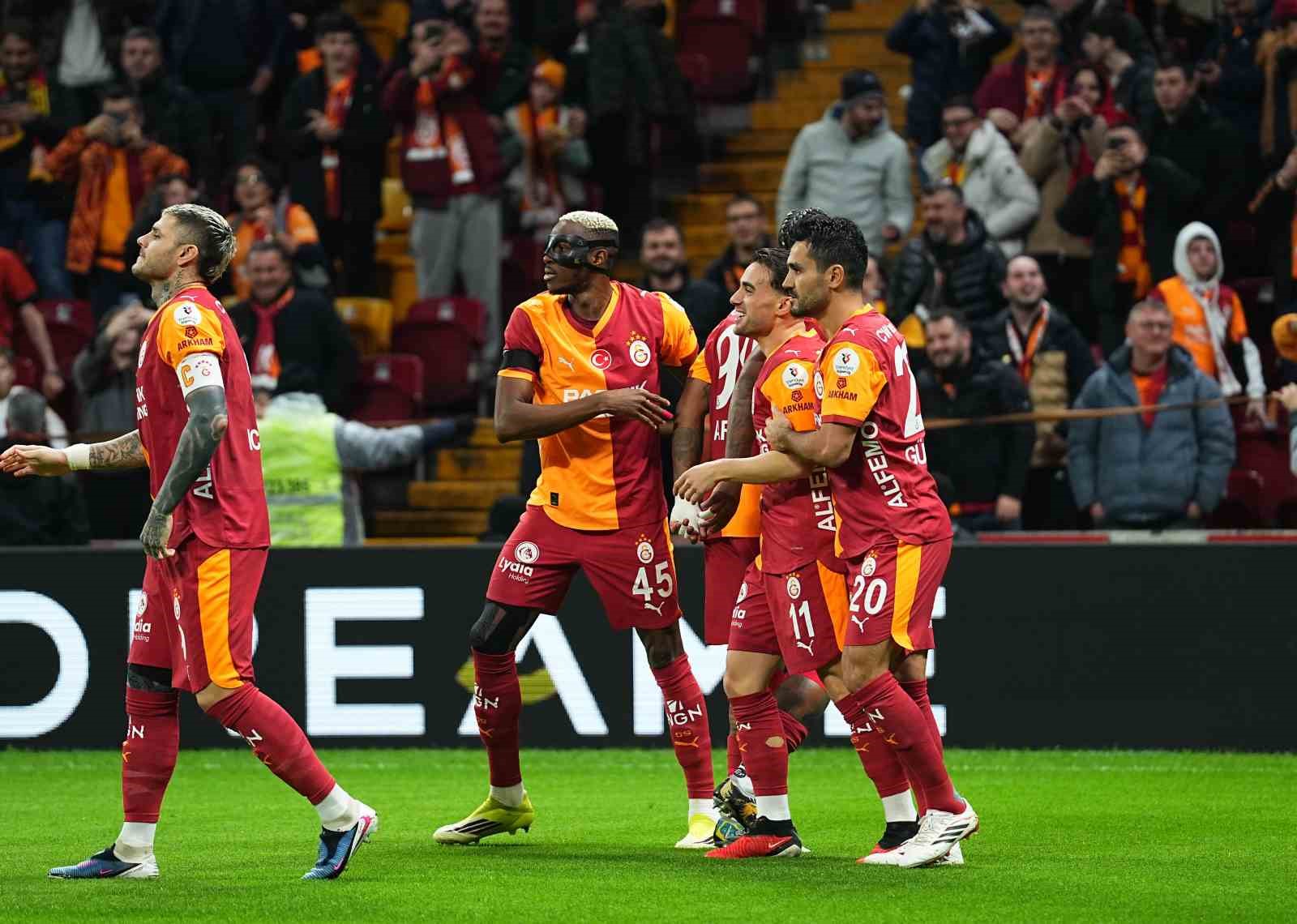 trendyol super lig galatasaray 1 eyupspor 0 mac devam ediyor 17 i7eGRNPZ