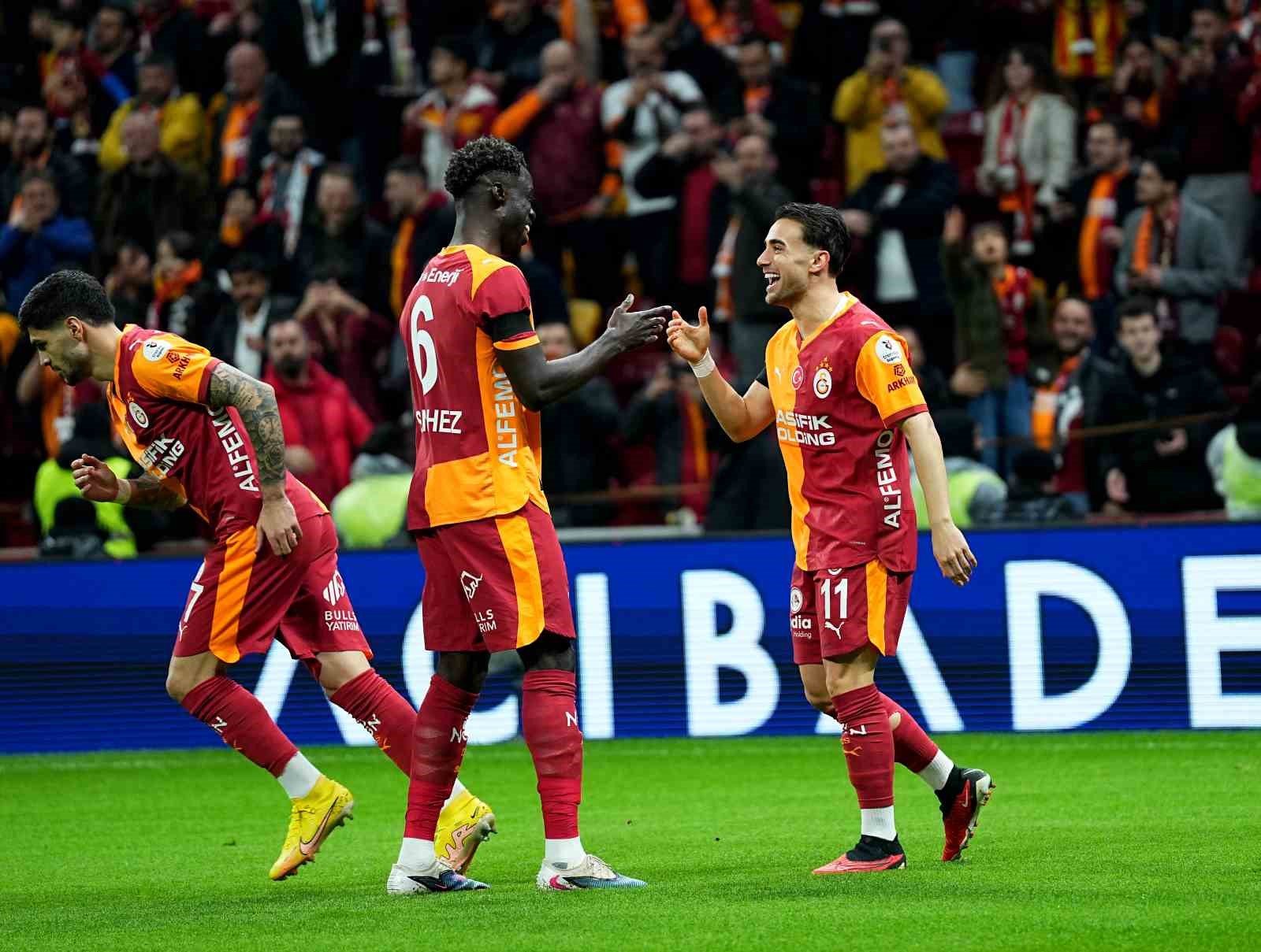 trendyol super lig galatasaray 1 eyupspor 0 mac devam ediyor 22 LMJFPqut