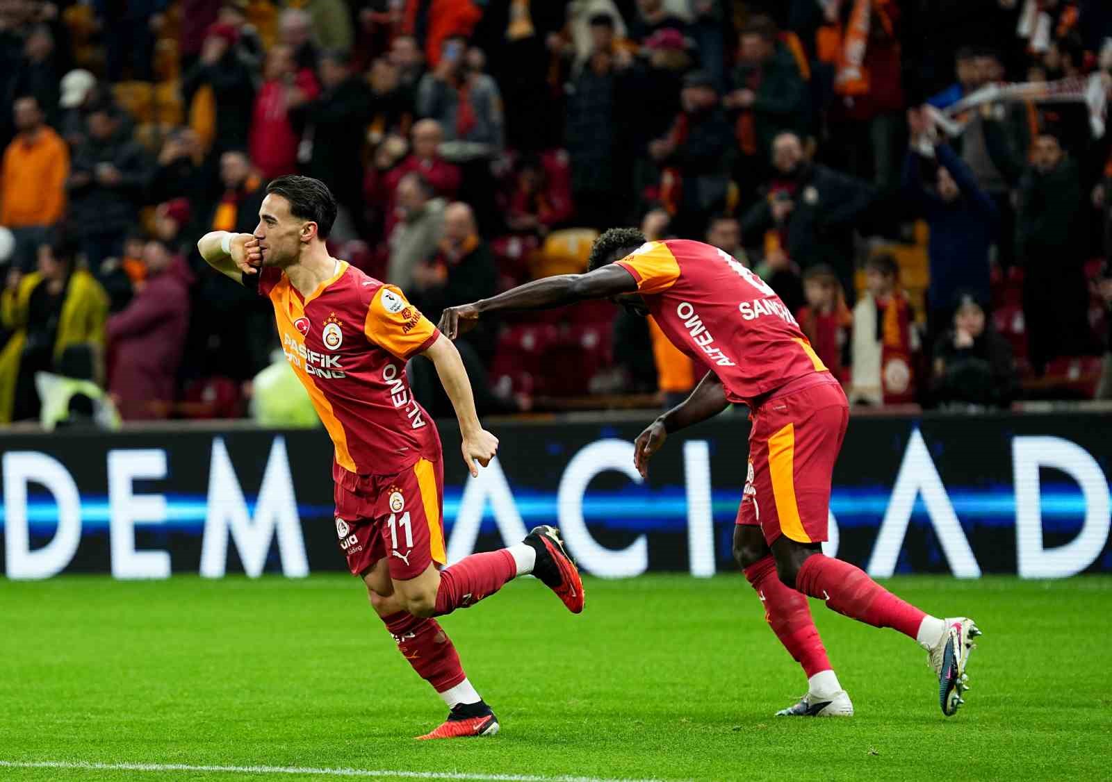 trendyol super lig galatasaray 1 eyupspor 0 mac devam ediyor 23 Rf1CsFWH