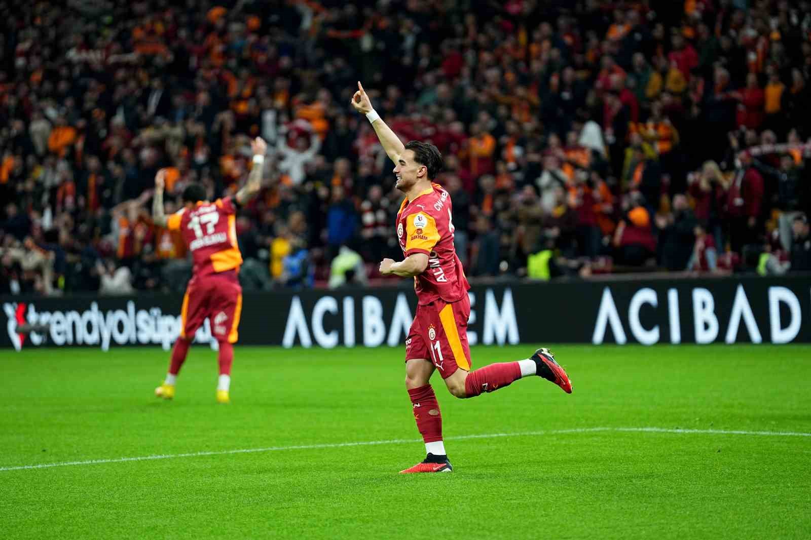 trendyol super lig galatasaray 1 eyupspor 0 mac devam ediyor 24 N3N8q116