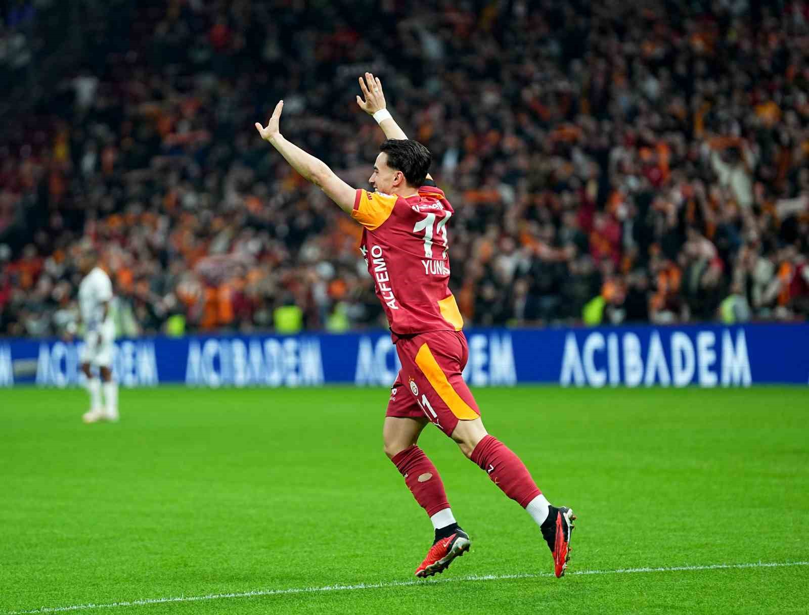 trendyol super lig galatasaray 1 eyupspor 0 mac devam ediyor 26 4jrkNecm