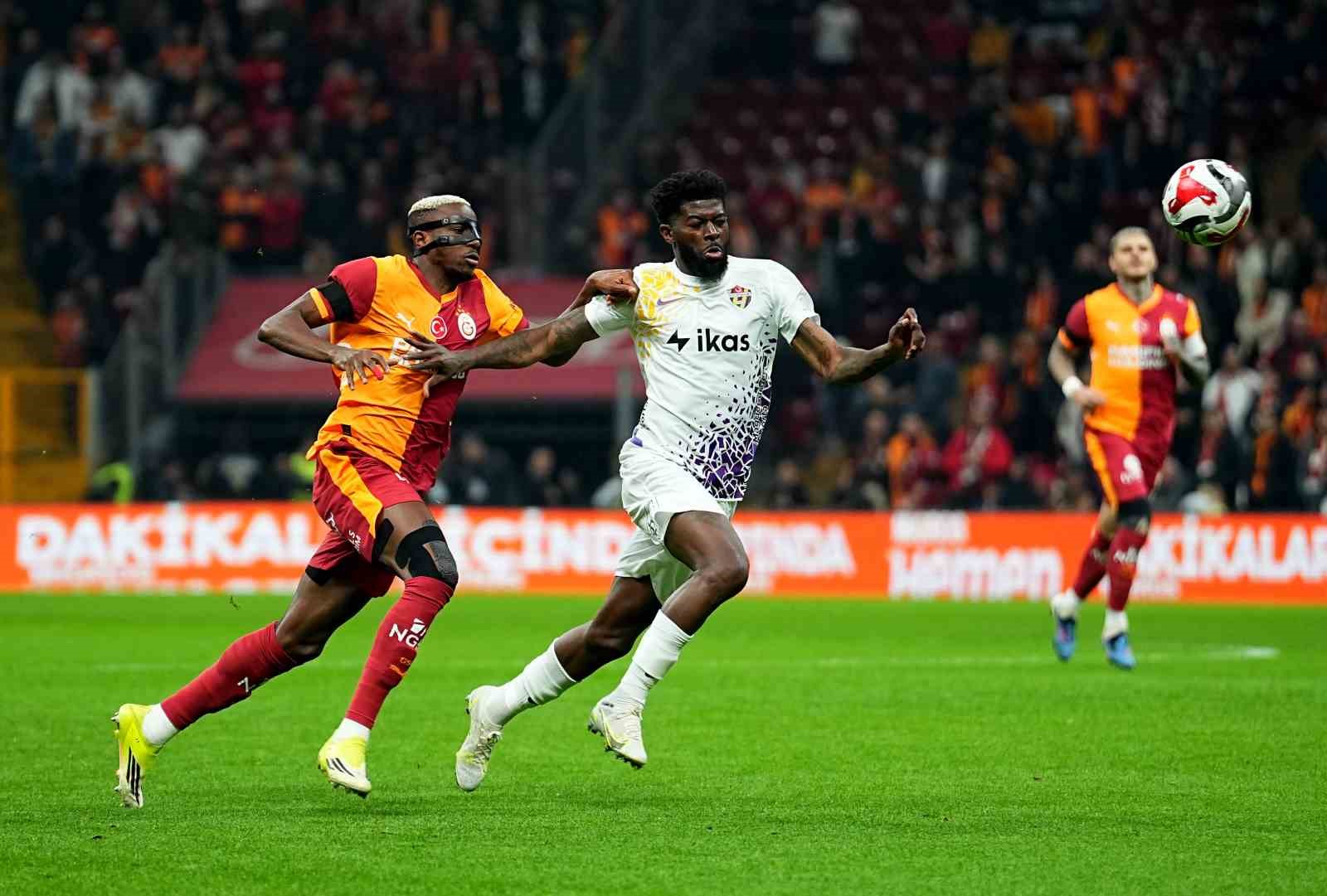 trendyol super lig galatasaray 1 eyupspor 0 mac devam ediyor 28 hmlF2Tji