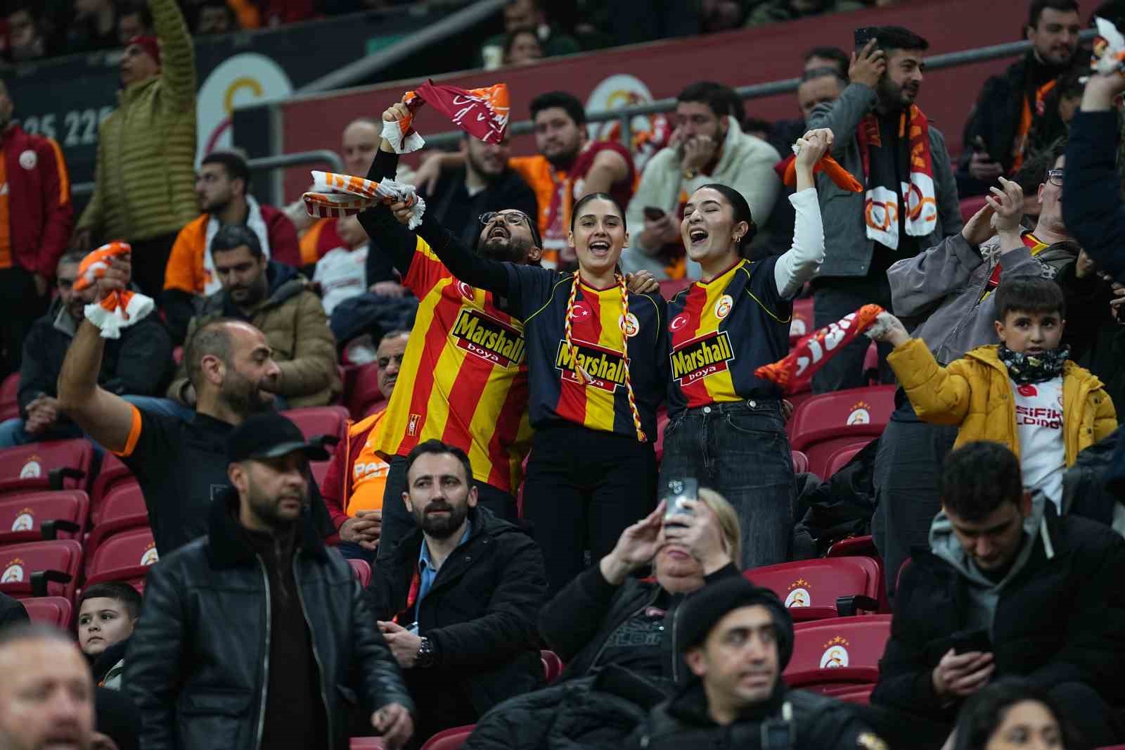 trendyol super lig galatasaray 1 eyupspor 0 mac devam ediyor 3 9RIevQ7e