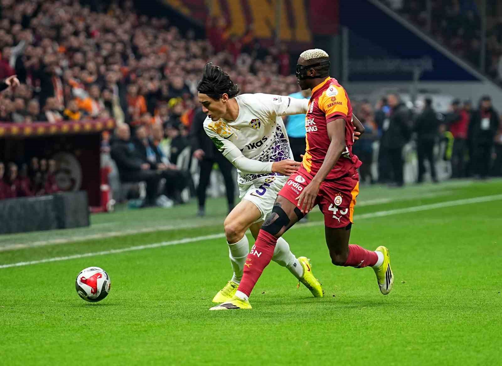 trendyol super lig galatasaray 1 eyupspor 0 mac devam ediyor 35 CScb8aRA
