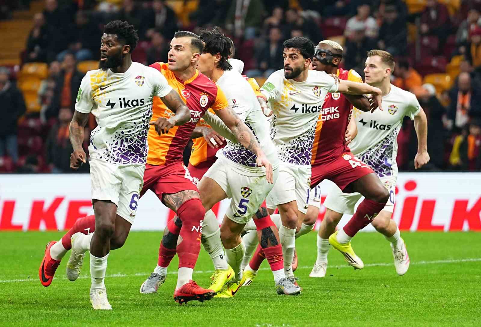 trendyol super lig galatasaray 1 eyupspor 0 mac devam ediyor 37