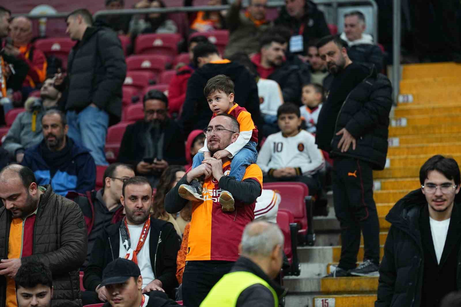 trendyol super lig galatasaray 1 eyupspor 0 mac devam ediyor 5