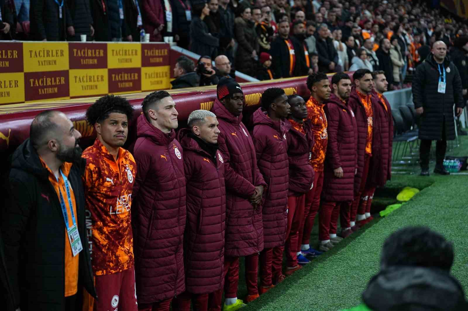 trendyol super lig galatasaray 1 eyupspor 0 mac devam ediyor 8